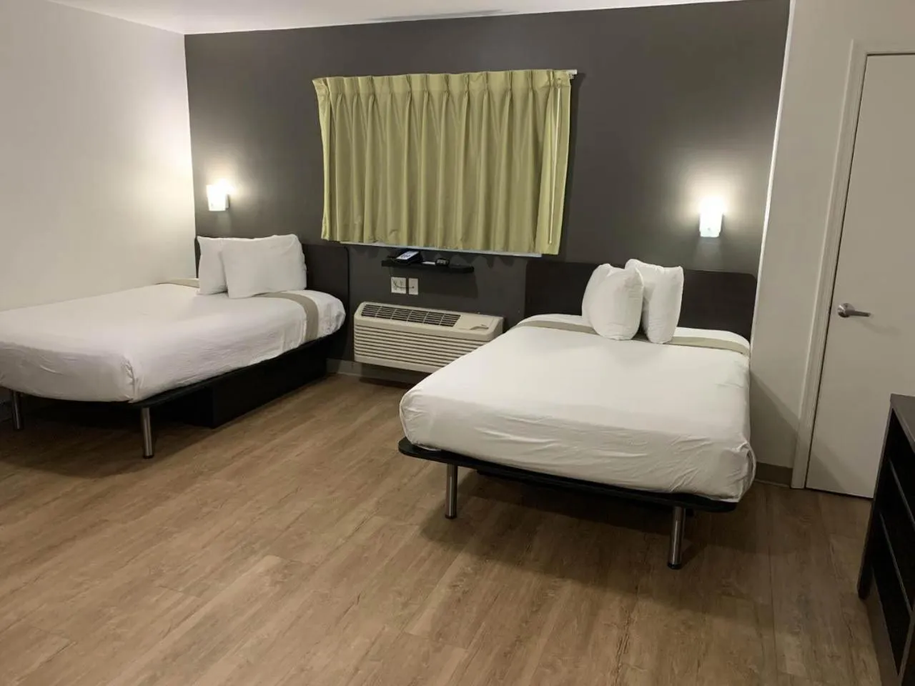 Quadruple Room - Non-Smoking in Studio 6-Hampton, VA - Langley AFB Area