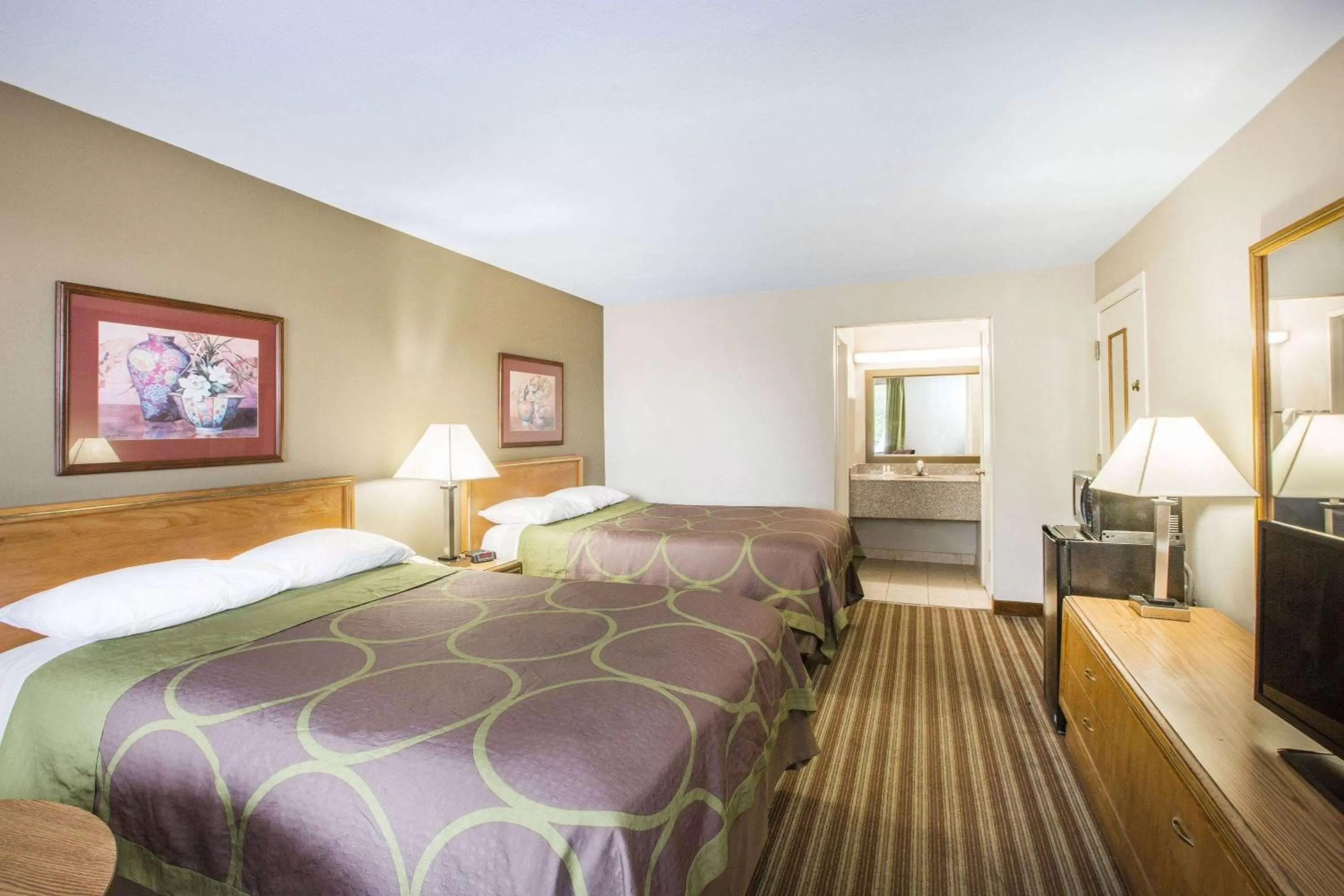 Double Room - Disability Access/Non-Smoking in Super 8 by Wyndham Oxford