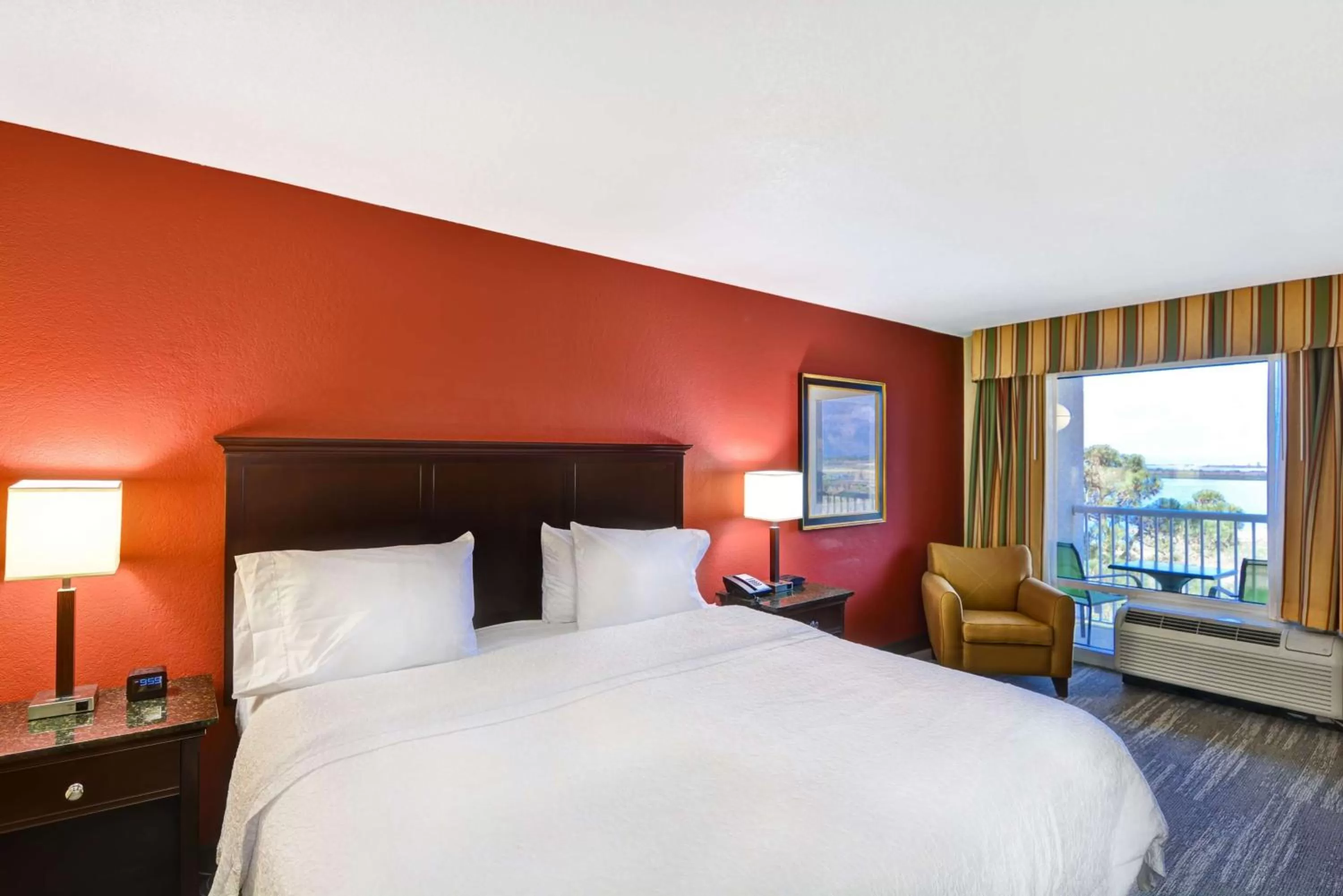 King Room with Bay View Balcony Non-Smoking in Hampton Inn Mobile/East Bay