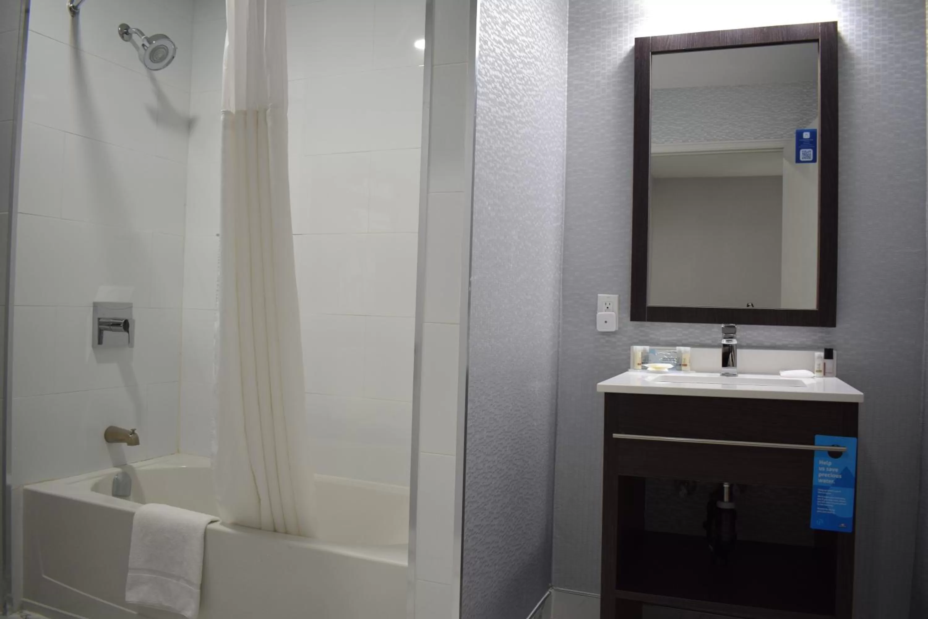 King Suite - Non-Smoking in Days Inn by Wyndham Kingston