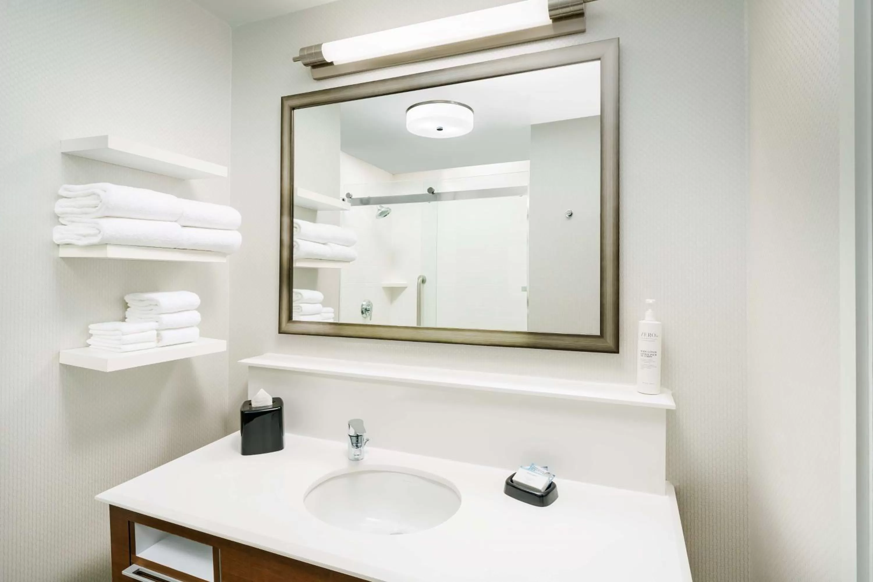 King Room - Hearing Access/Non-Smoking in Hampton Inn & Suites LAX El Segundo