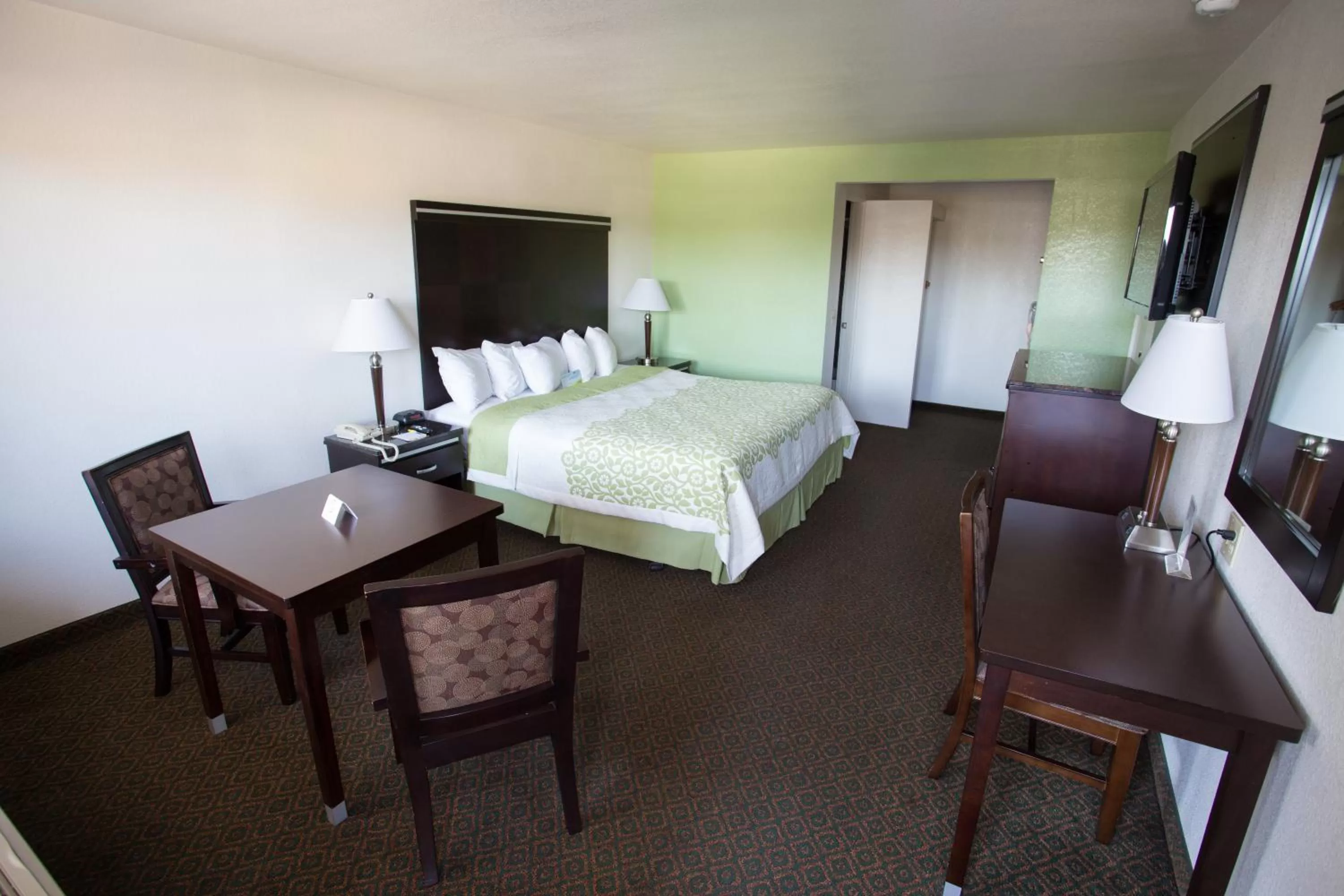 King Room - Non-Smoking in Days Inn by Wyndham Oceanside