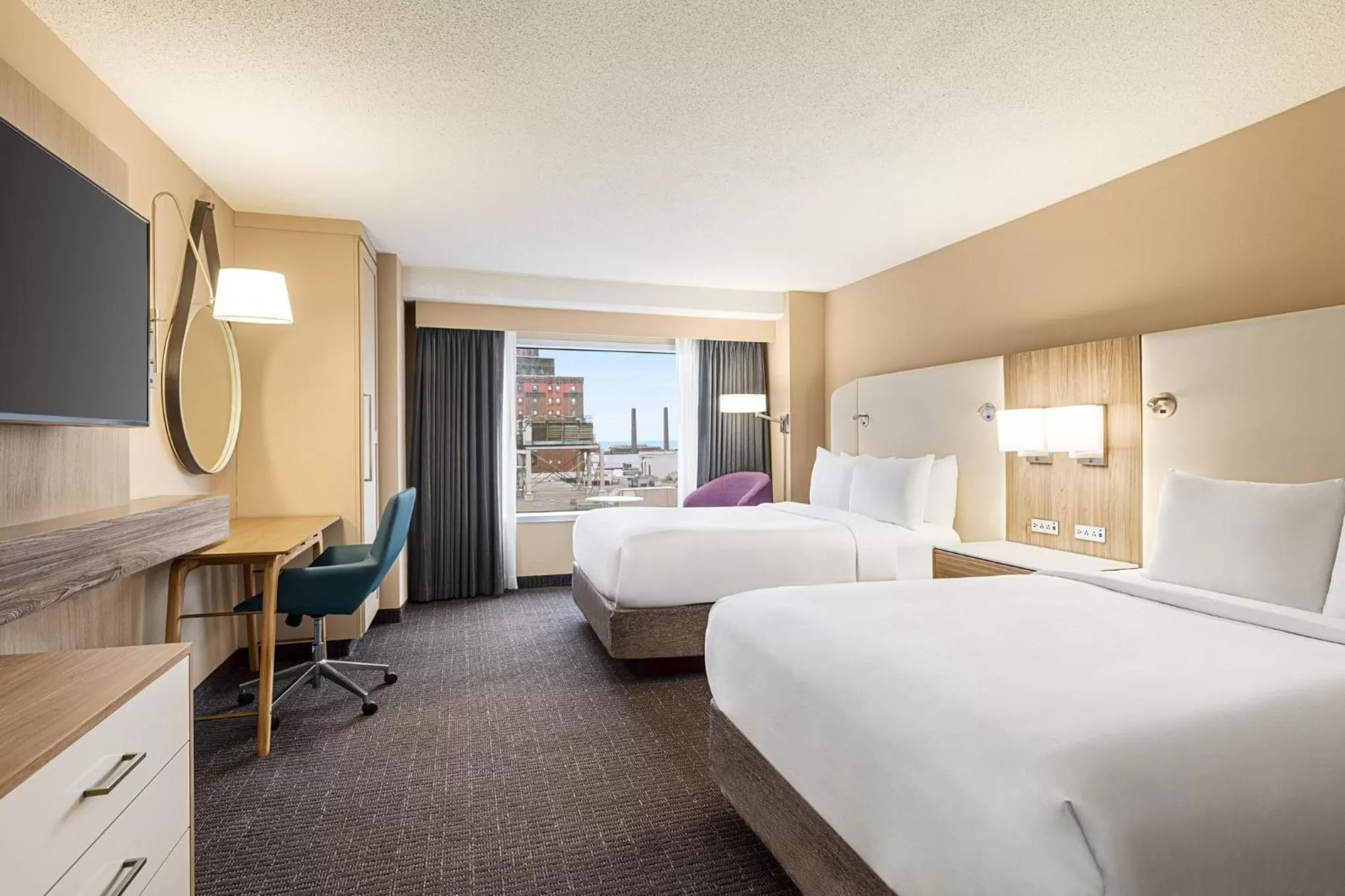 Double Room with Bath Tub - Disability Access  in Crowne Plaza Cleveland at Playhouse Square by IHG