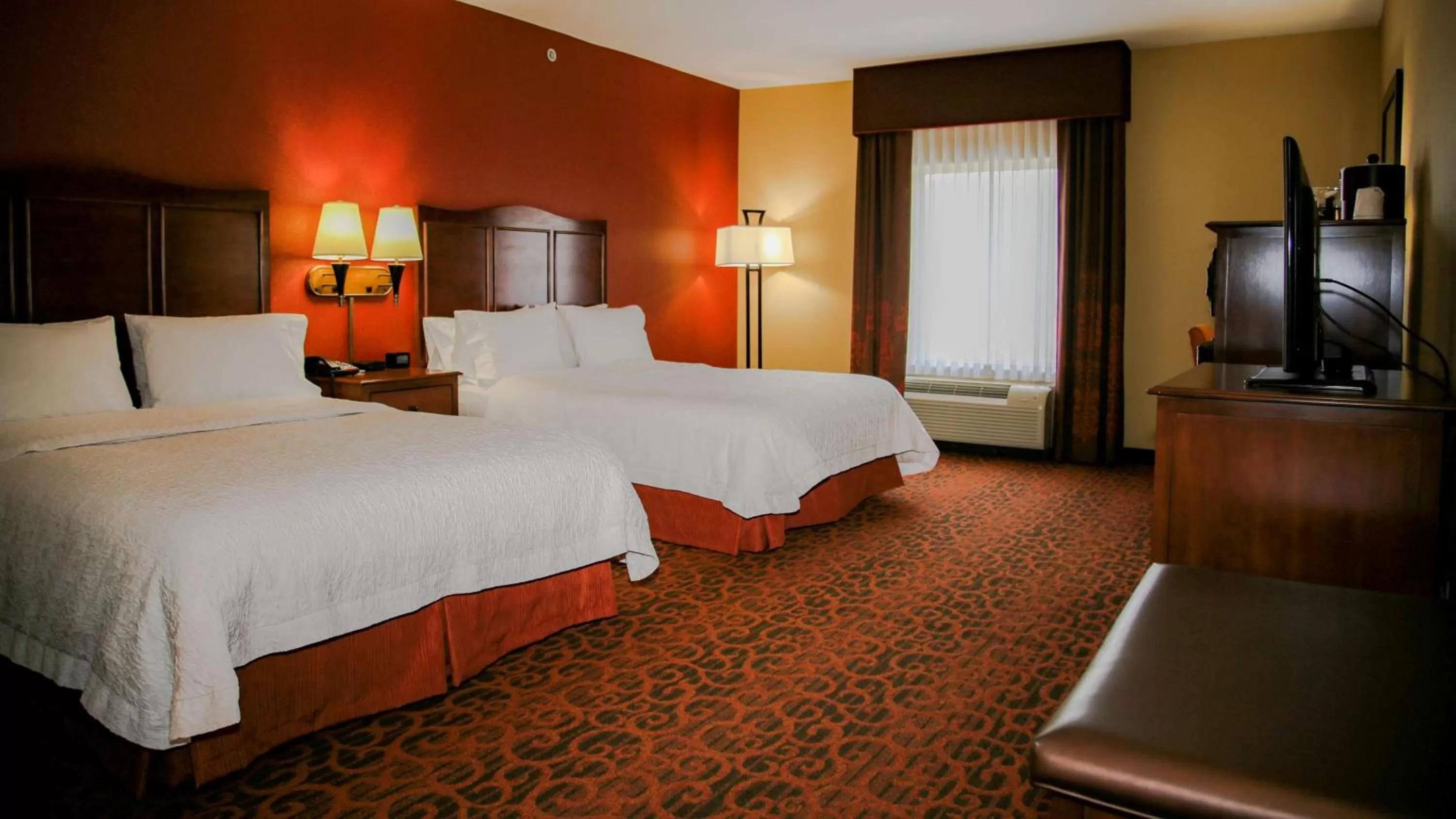 Queen Room with Two Queen Beds - Hearing Access/Non-Smoking in Hampton Inn Matamoras