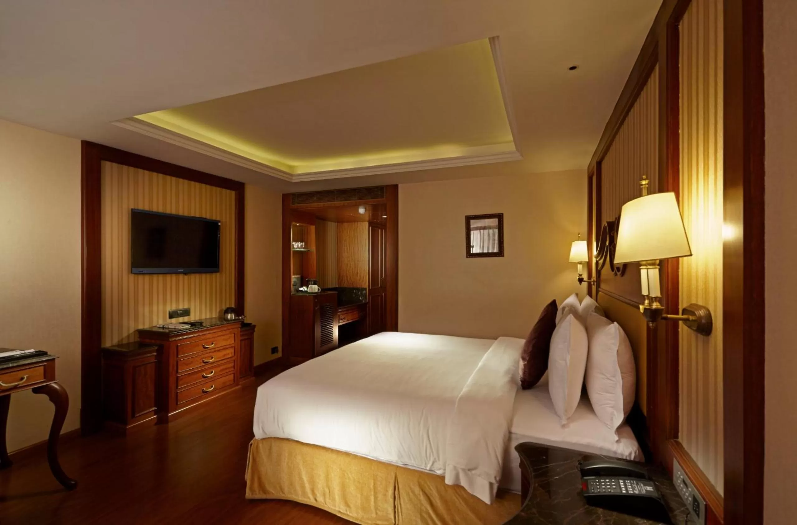 Hablis Double Room - single occupancy - Airport transfers included on Fridays, Saturdays, Sundays in Hablis Chennai