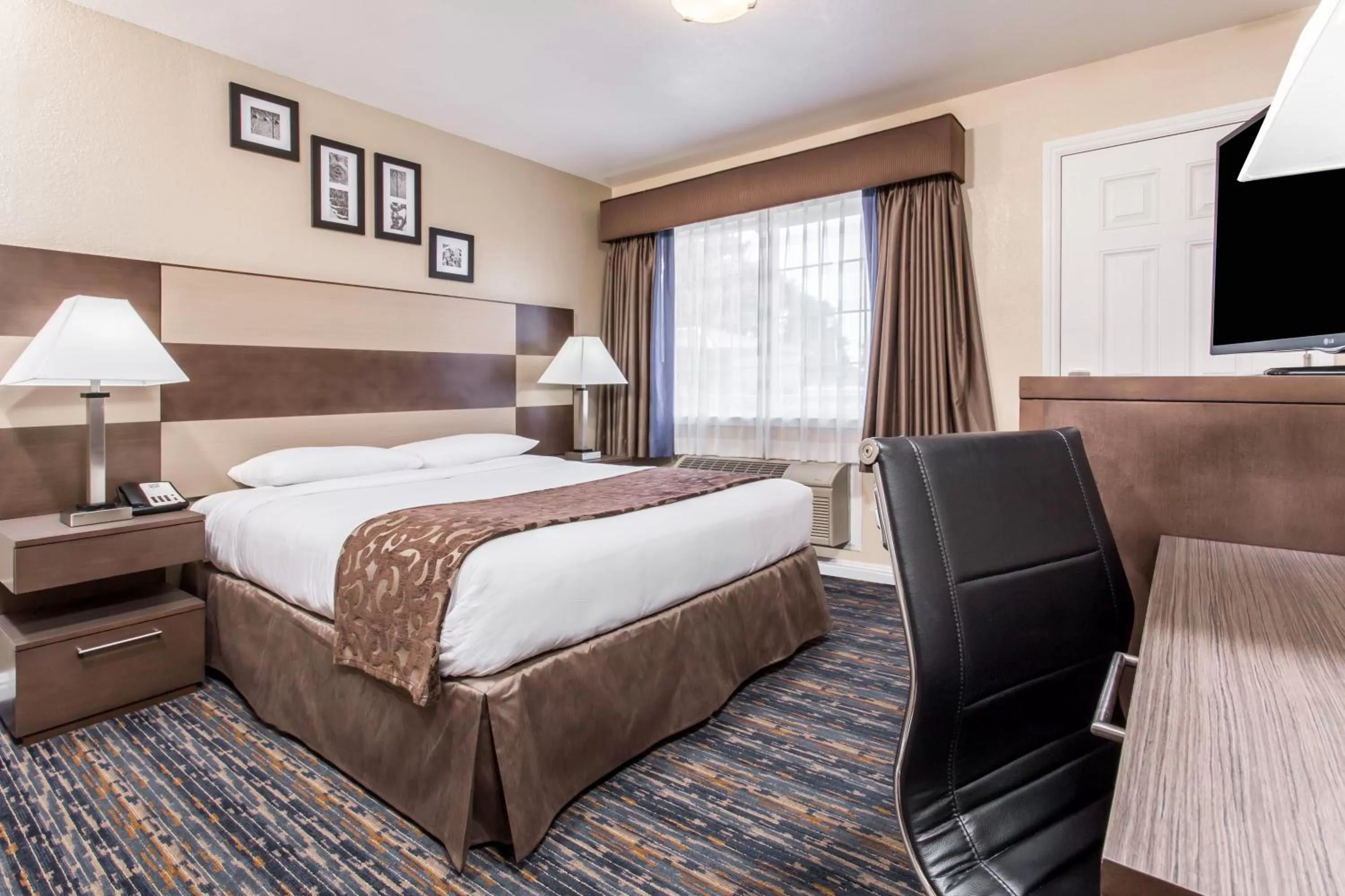 Queen Room - Non-Smoking in Howard Johnson By Wyndham Berkeley