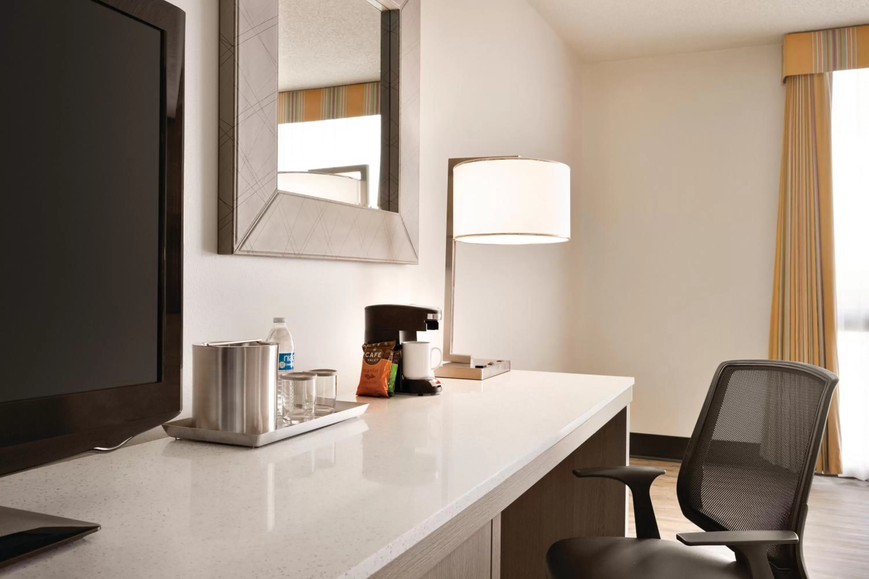 King Room - Disability Access/Non-Smoking in Radisson Hotel Lenexa Overland Park