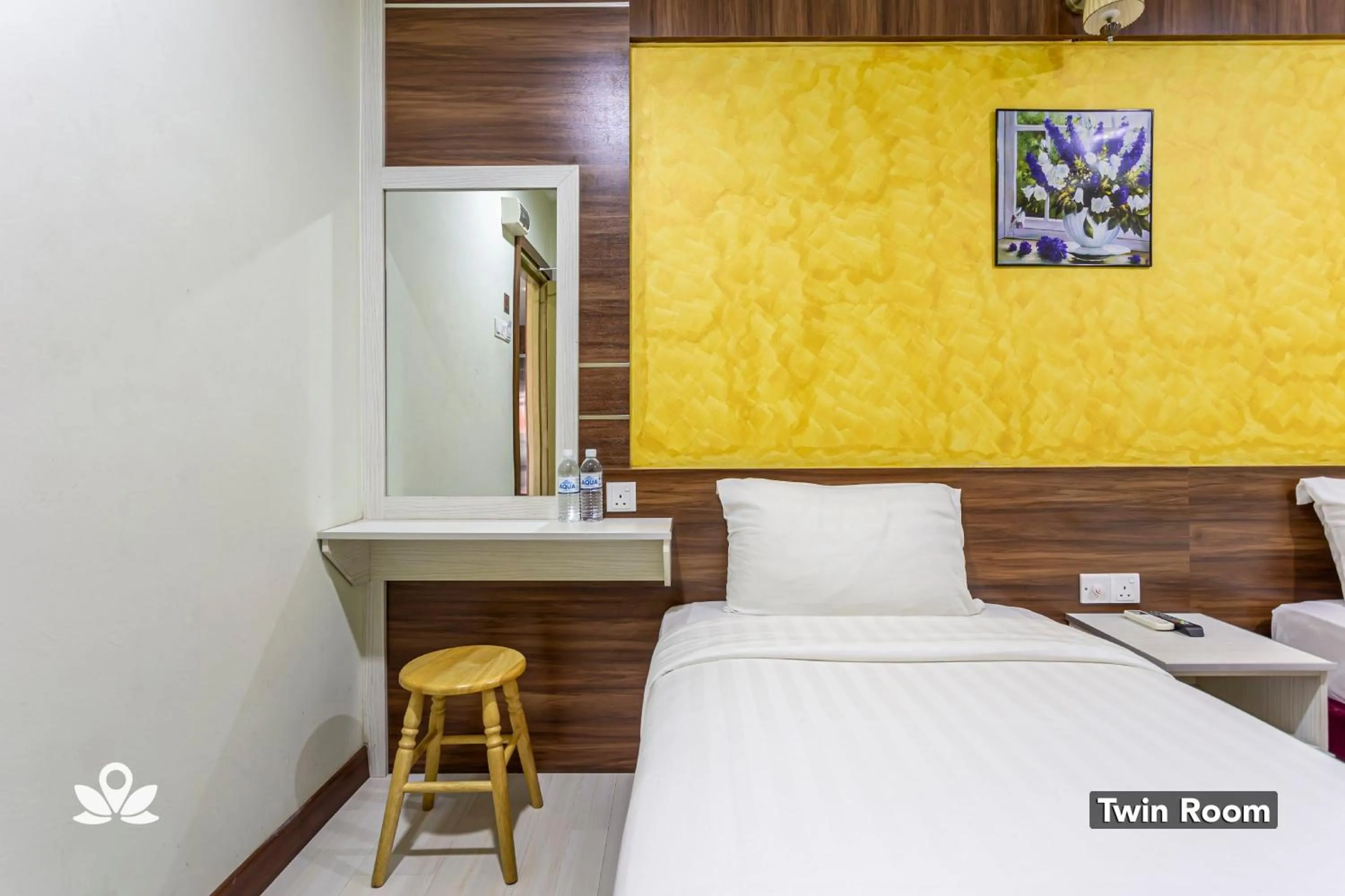 Twin Room in Golden Night Hotel