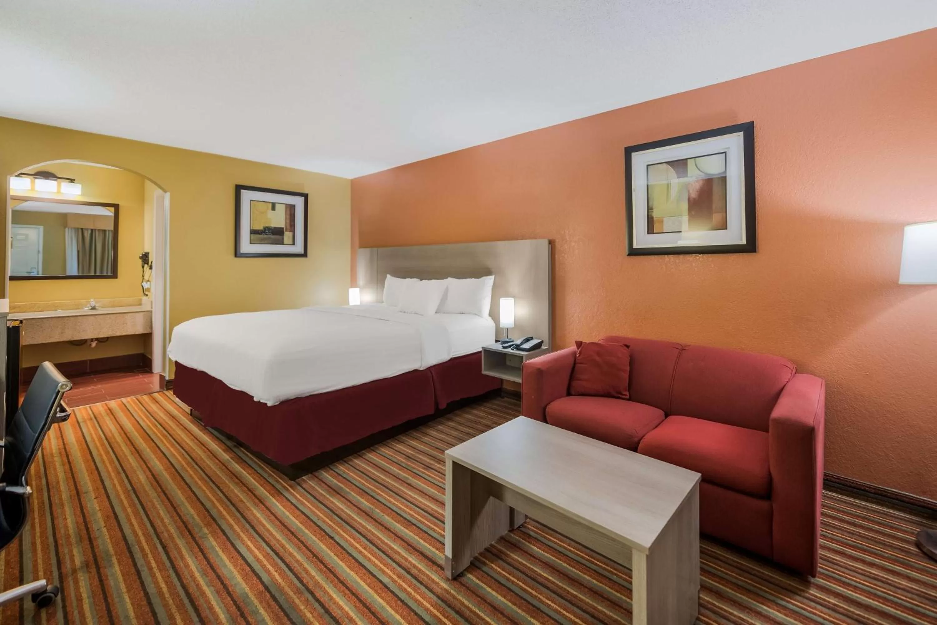 King Room - Non-Smoking in SureStay Hotel by Best Western Mt Pleasant