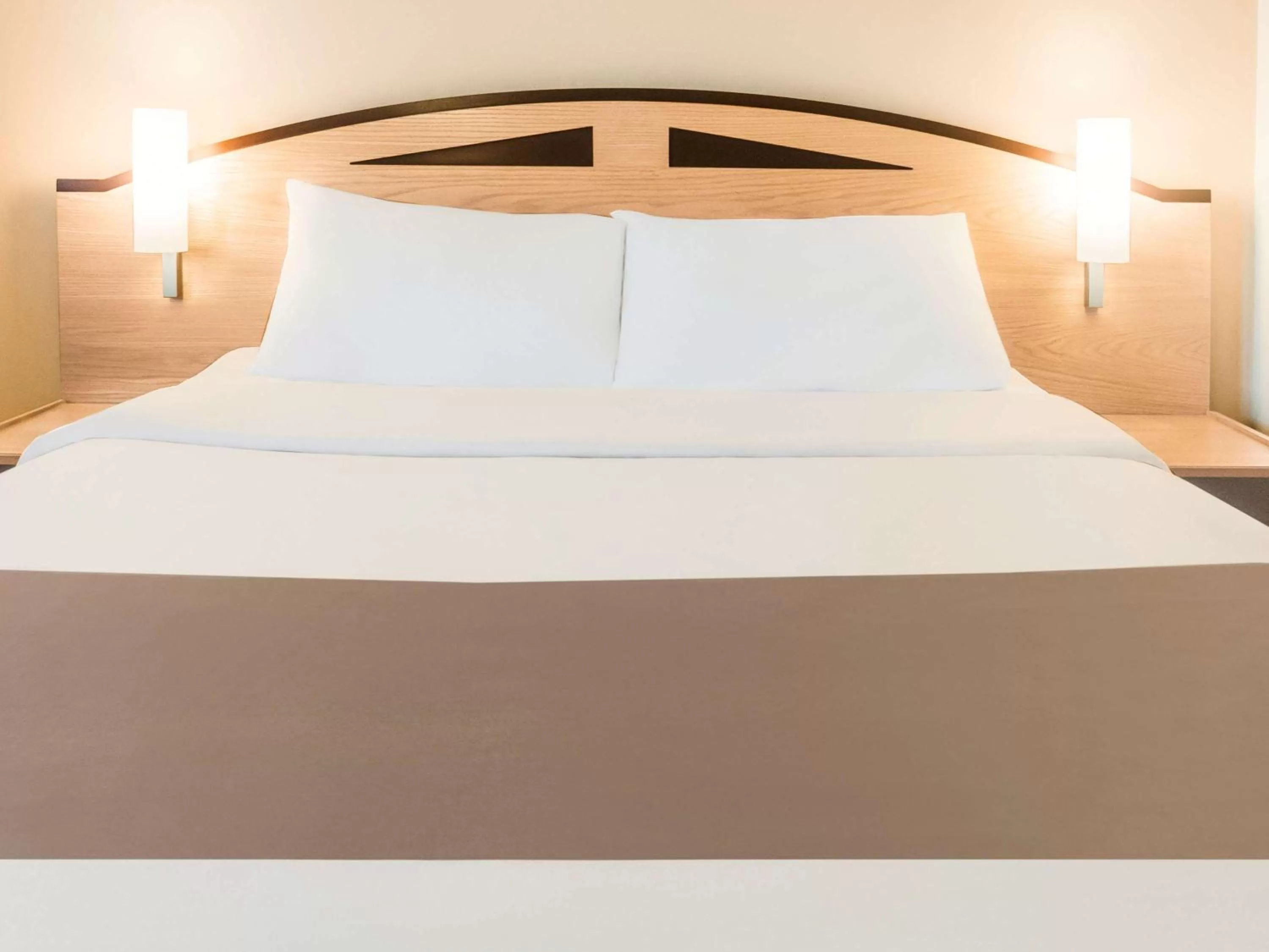 Double Room in ibis Rotherham East – (M18 / M1)