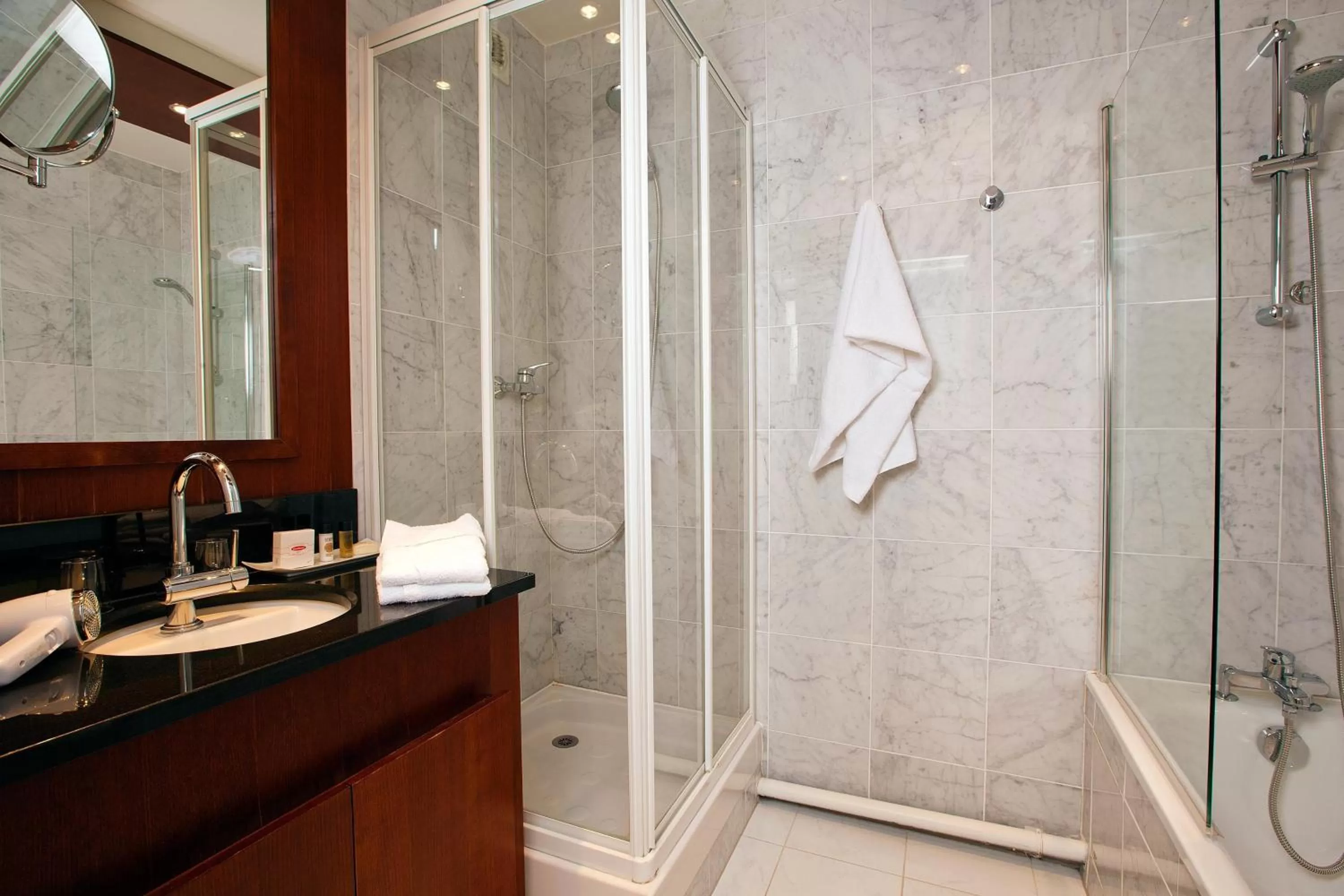 Prestige Suite (6 People + 1 Child) in Residhome Val d'Europe