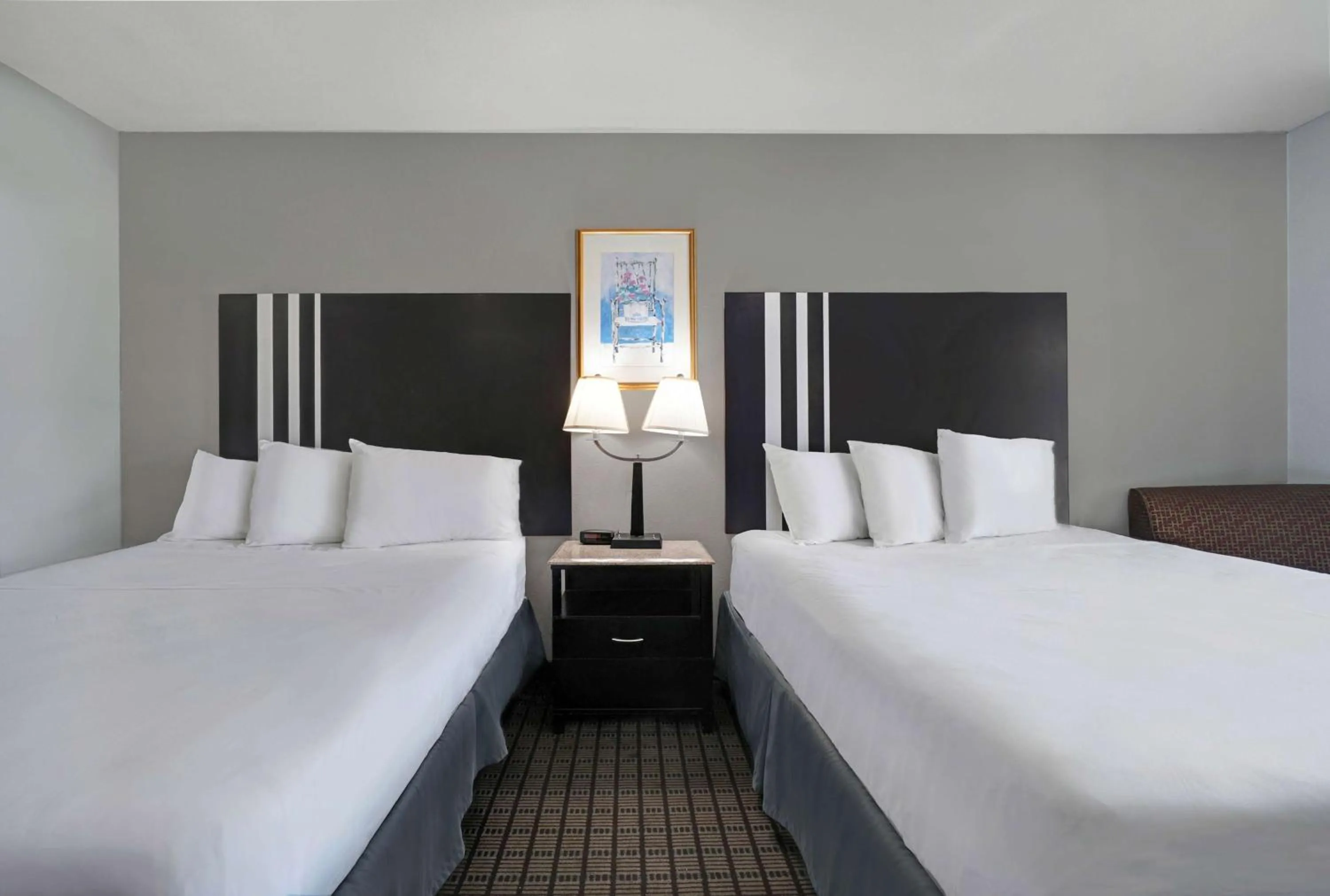 Deluxe Queen Room with Two Queen Beds - single occupancy - Non-Smoking in Motel 6 Washington, PA