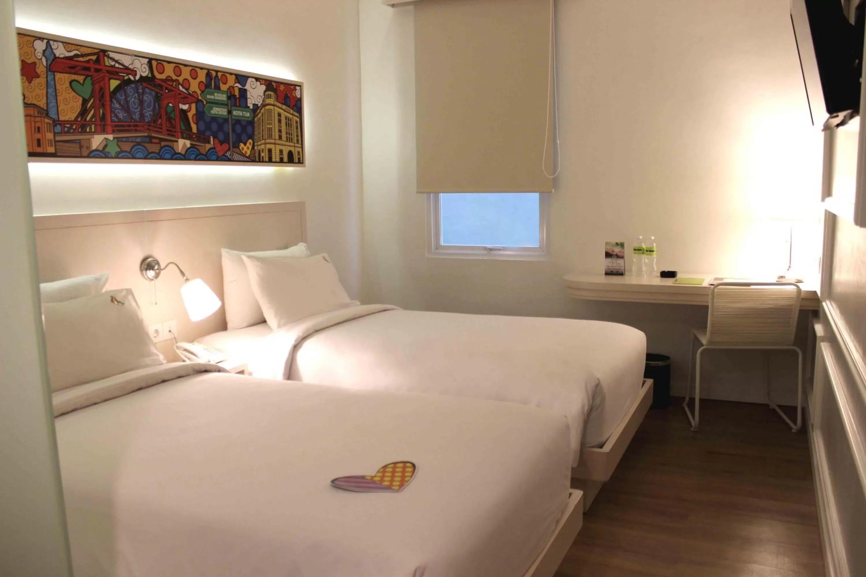 Standard Twin Room in MaxOne Signature Glodok Jakarta