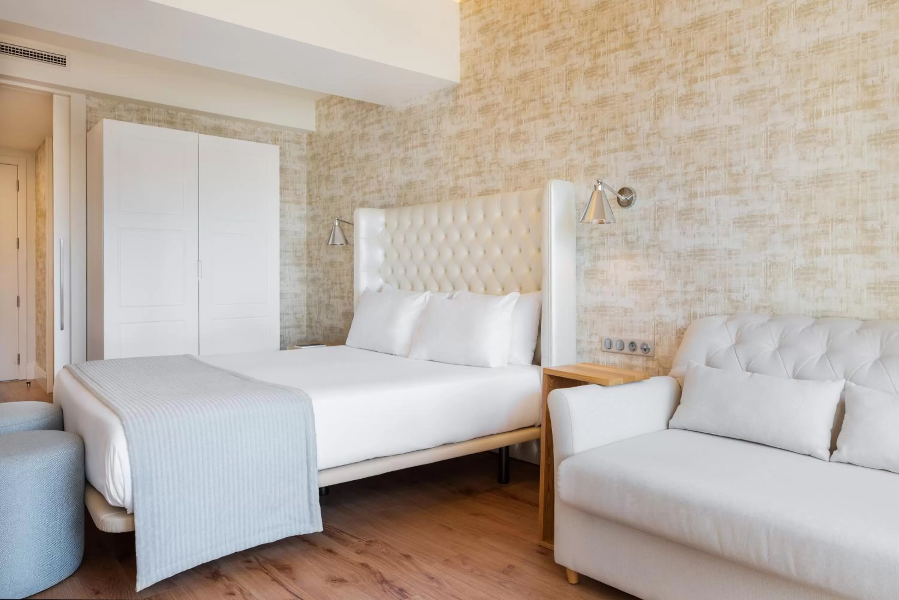 Superior Room with Sofa Bed in Eurostars Porto Douro