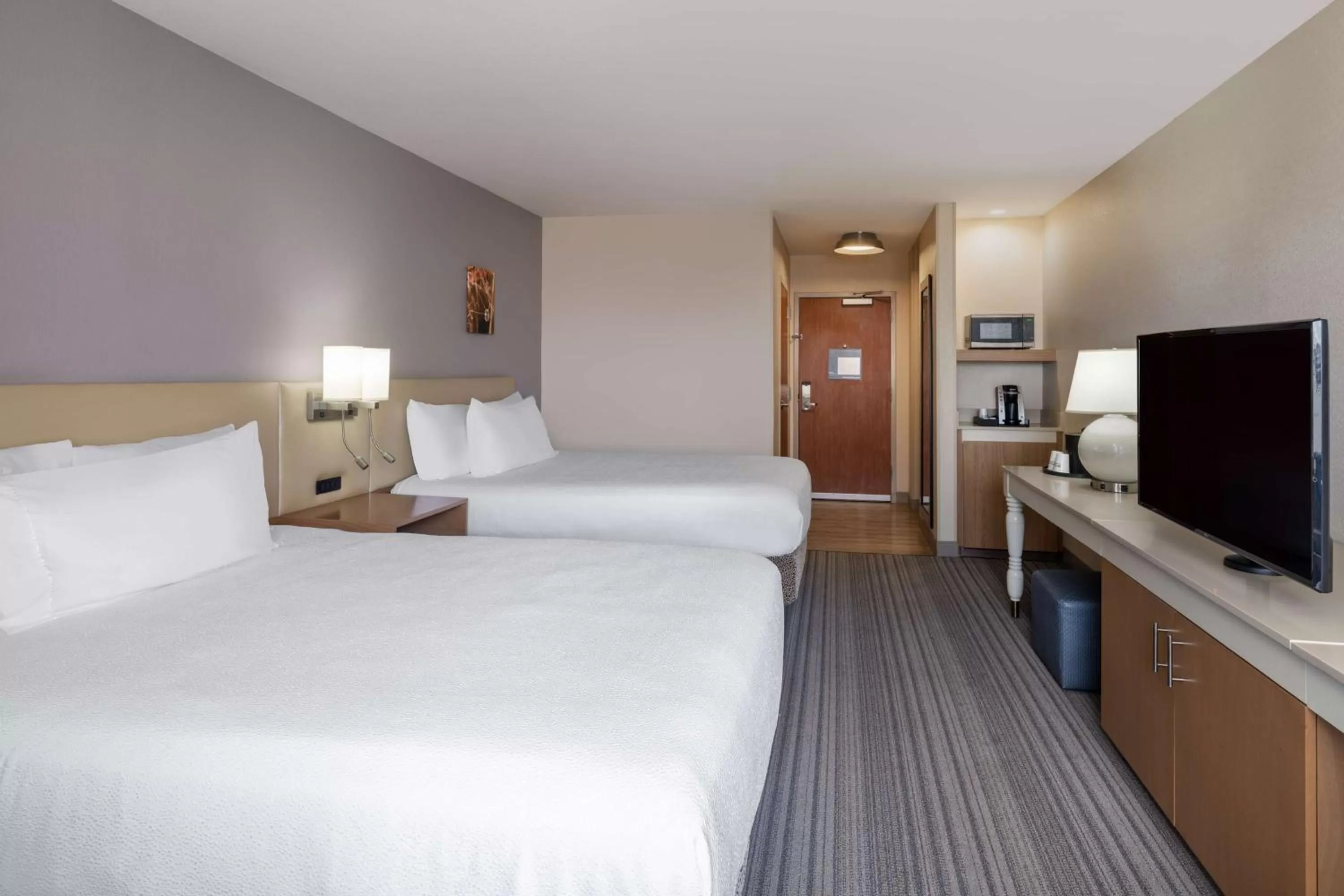 Queen Room with Two Queen Beds in Hilton Garden Inn Bakersfield