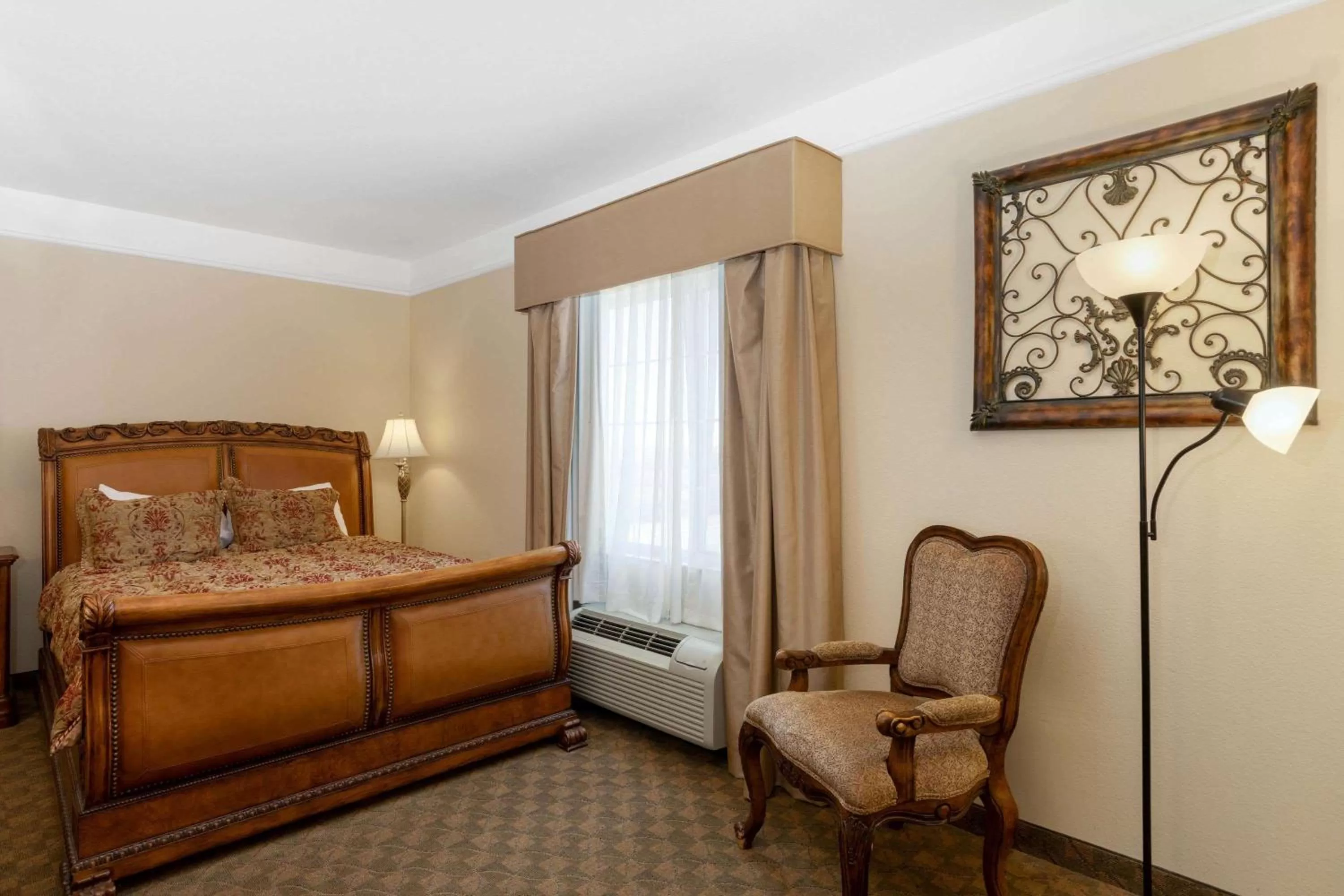 One-Bedroom King Suite with Spa Bath in La Quinta by Wyndham Dodge City