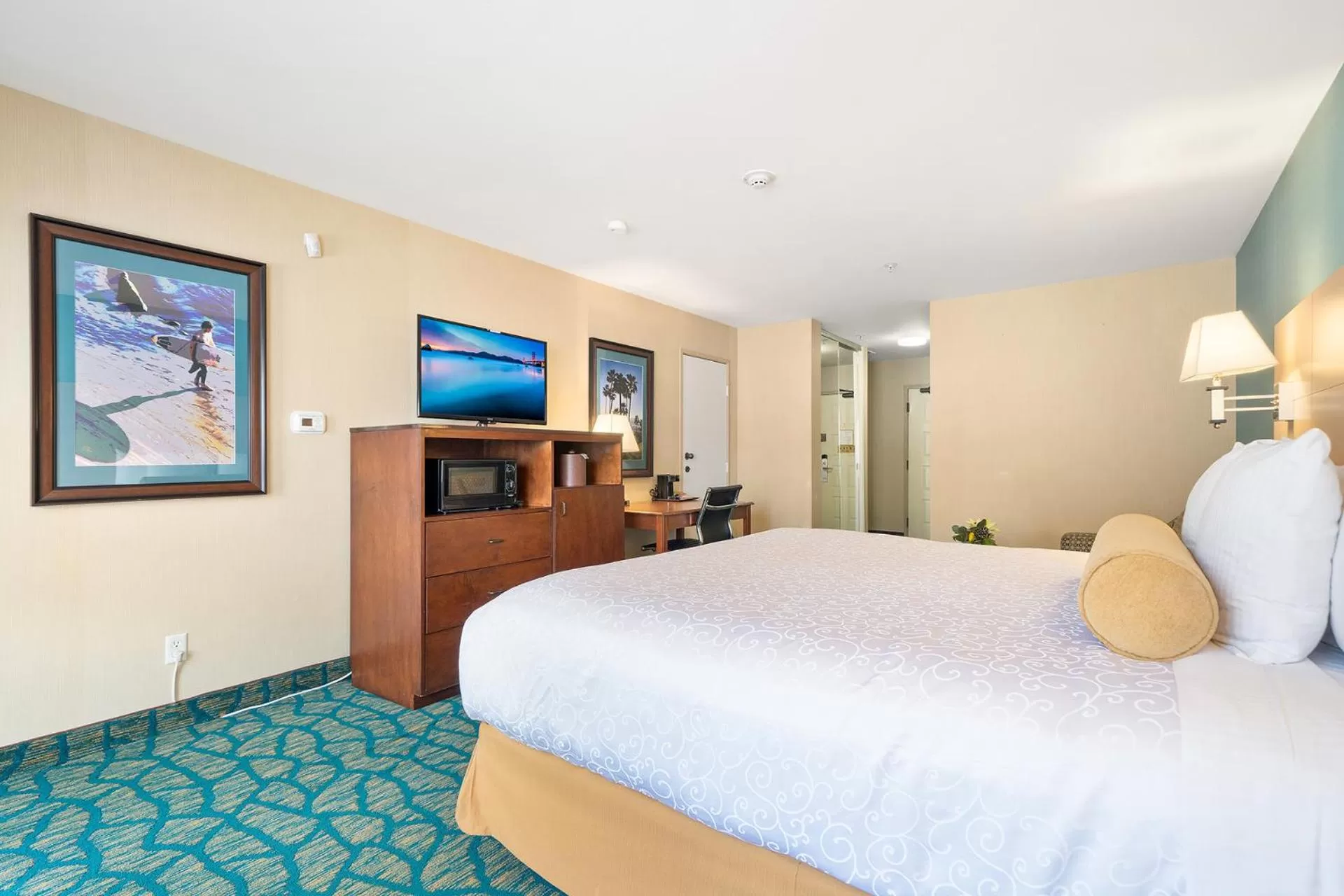 King Room with Spa Bath and Balcony - Non-Smoking in Casablanca Inn