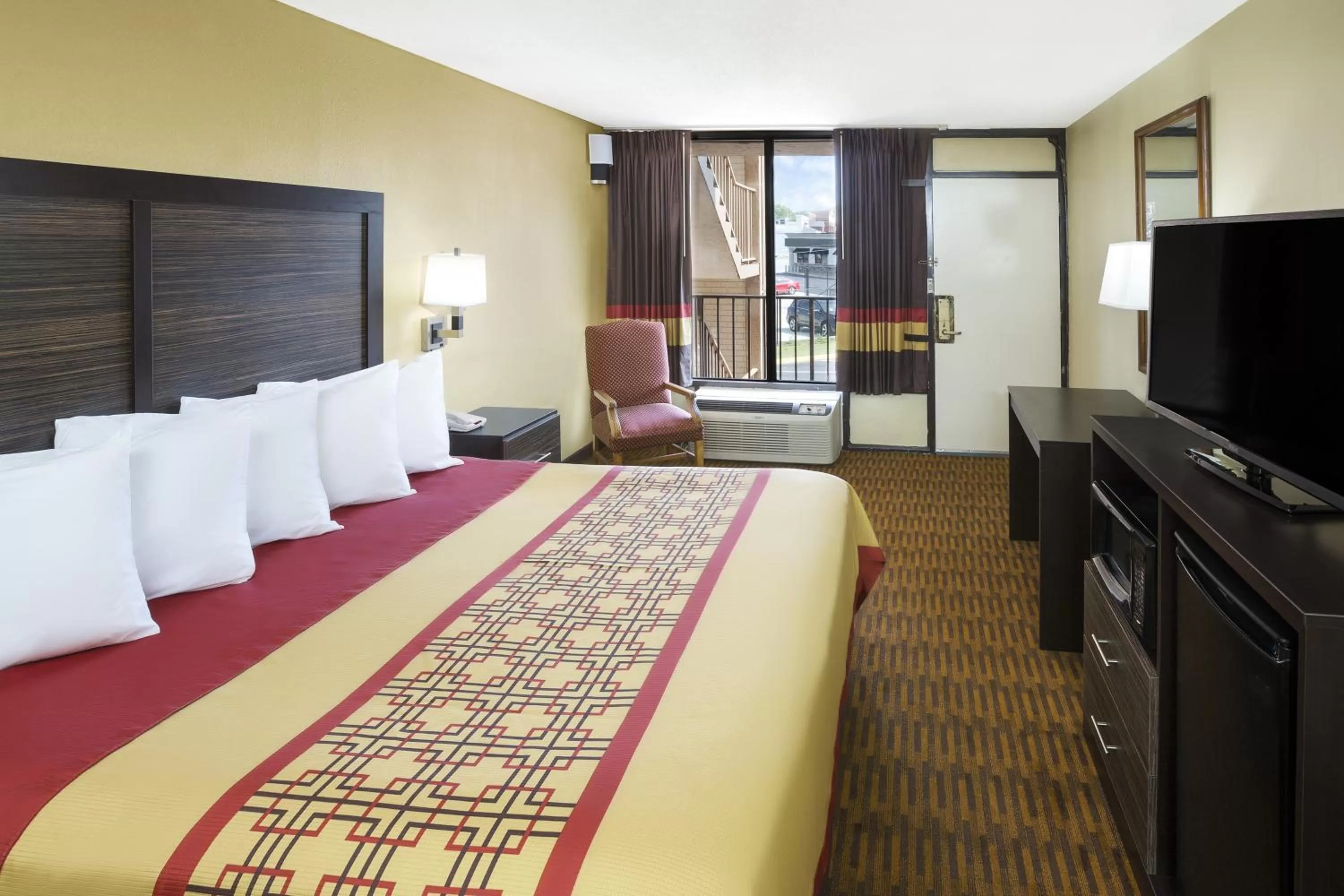 King Room - Disability Access/Non-Smoking in Days Inn by Wyndham Columbus-North Fort Benning