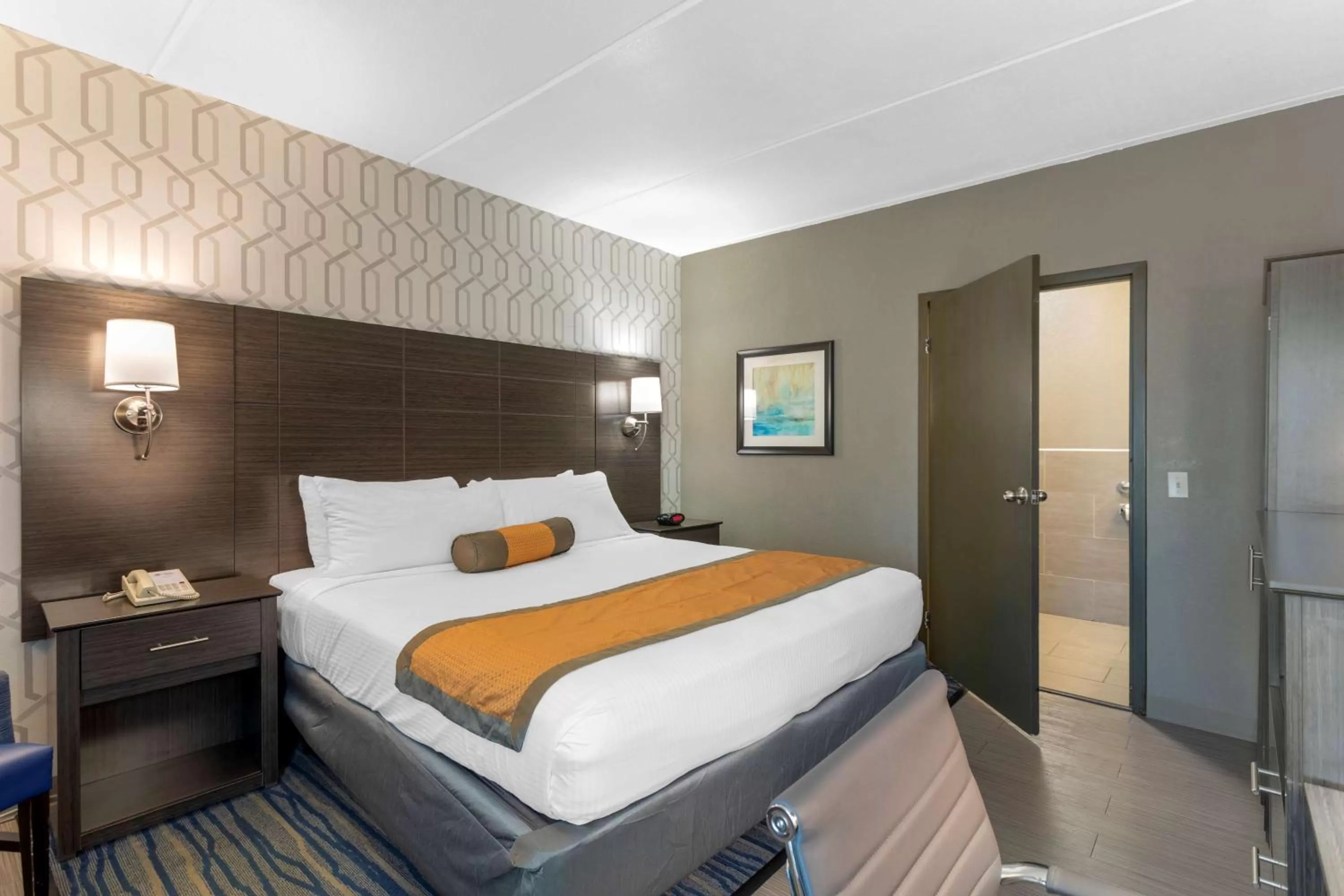 King Room with Roll-In Shower - Mobility Accessible/First Floor in Best Western Plus Bowling Green