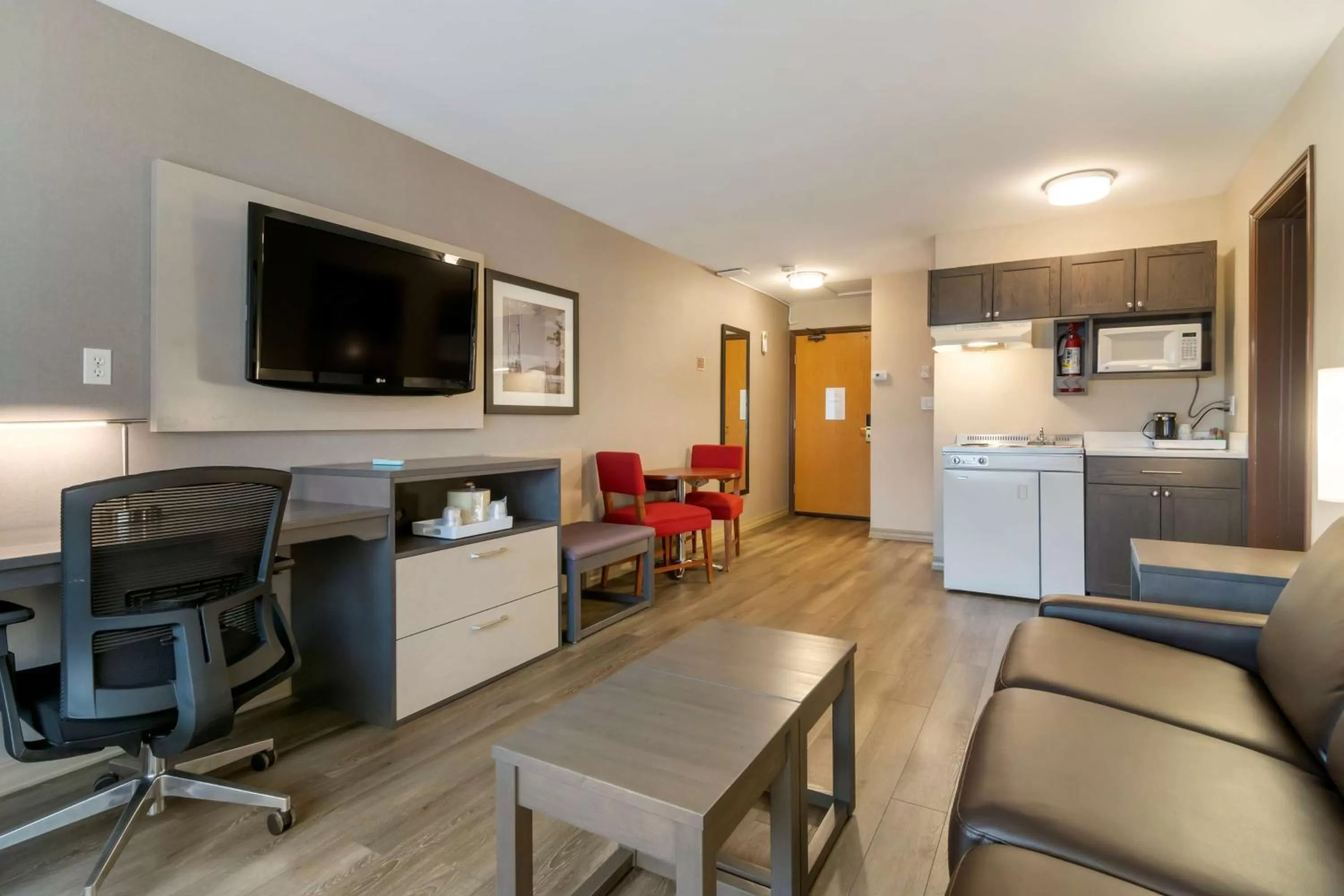 Two-Bedroom Queen Suite with Two Queen Beds with Sofa Bed - Non-Smoking in Best Western Premier Aberdeen Kamloops