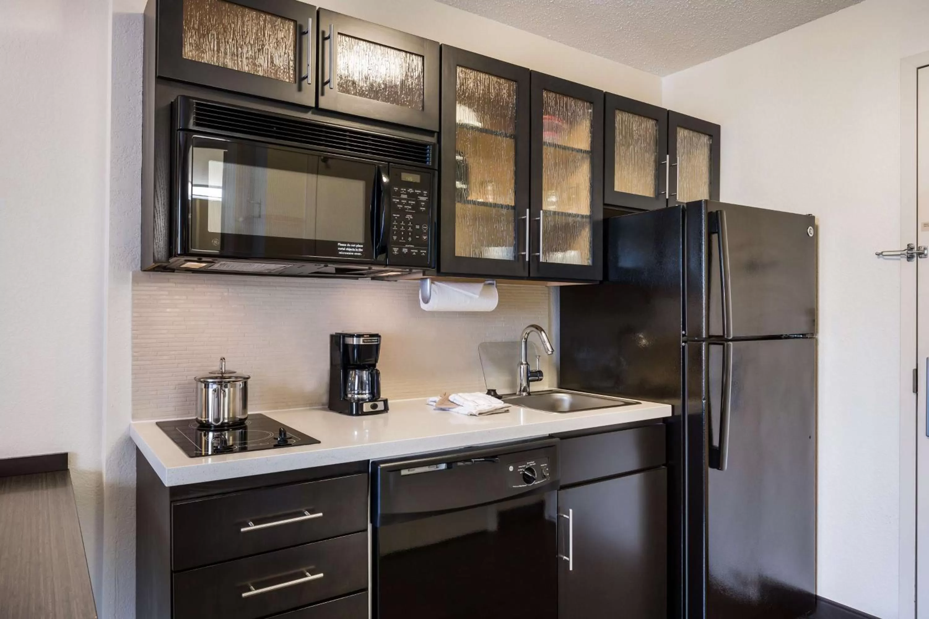 One-Bedroom Queen Suite with Roll-In Shower - Mobility Accessible in Sonesta Simply Suites Chicago Naperville