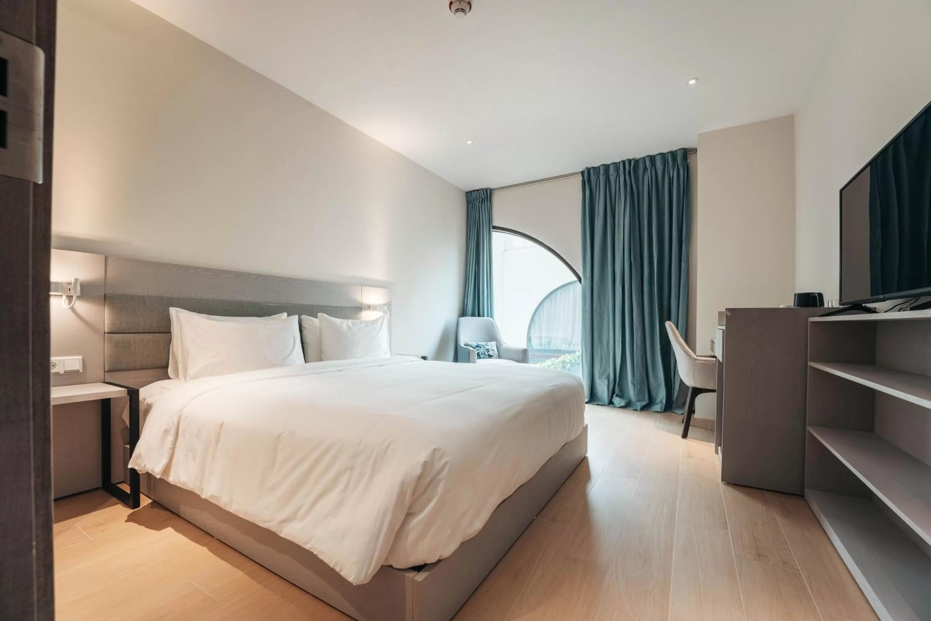 Deluxe King Room in Elements Hotel & Shops Curaçao