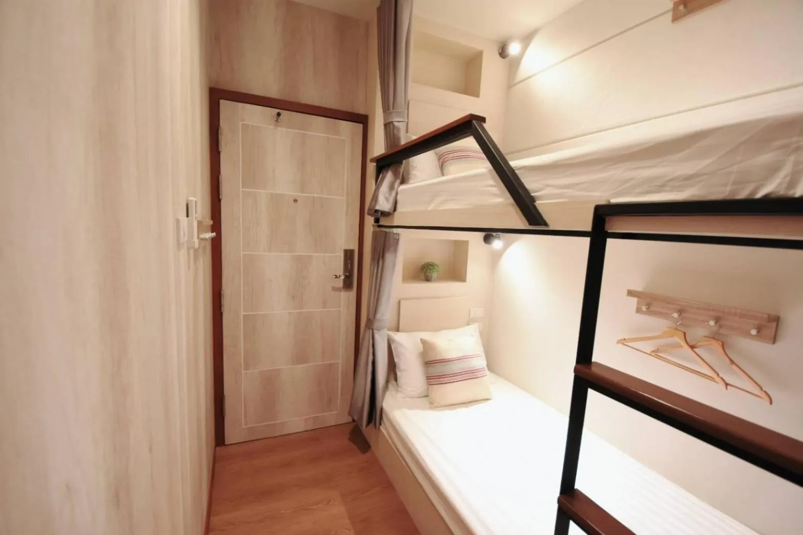 Dormitory Room with Shared Bathroom in Silom Forest Exclusive Residence