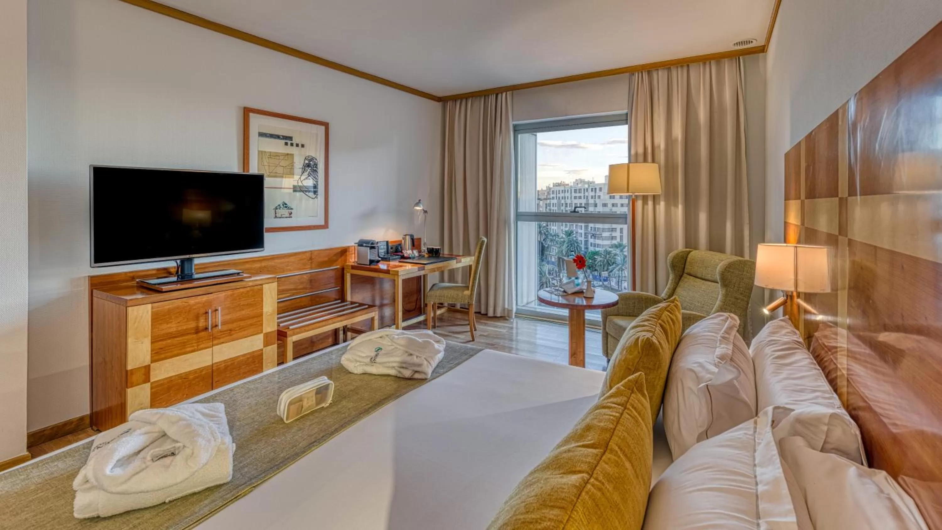 Executive Double Room (2 Adults) in Senator Parque Central Hotel