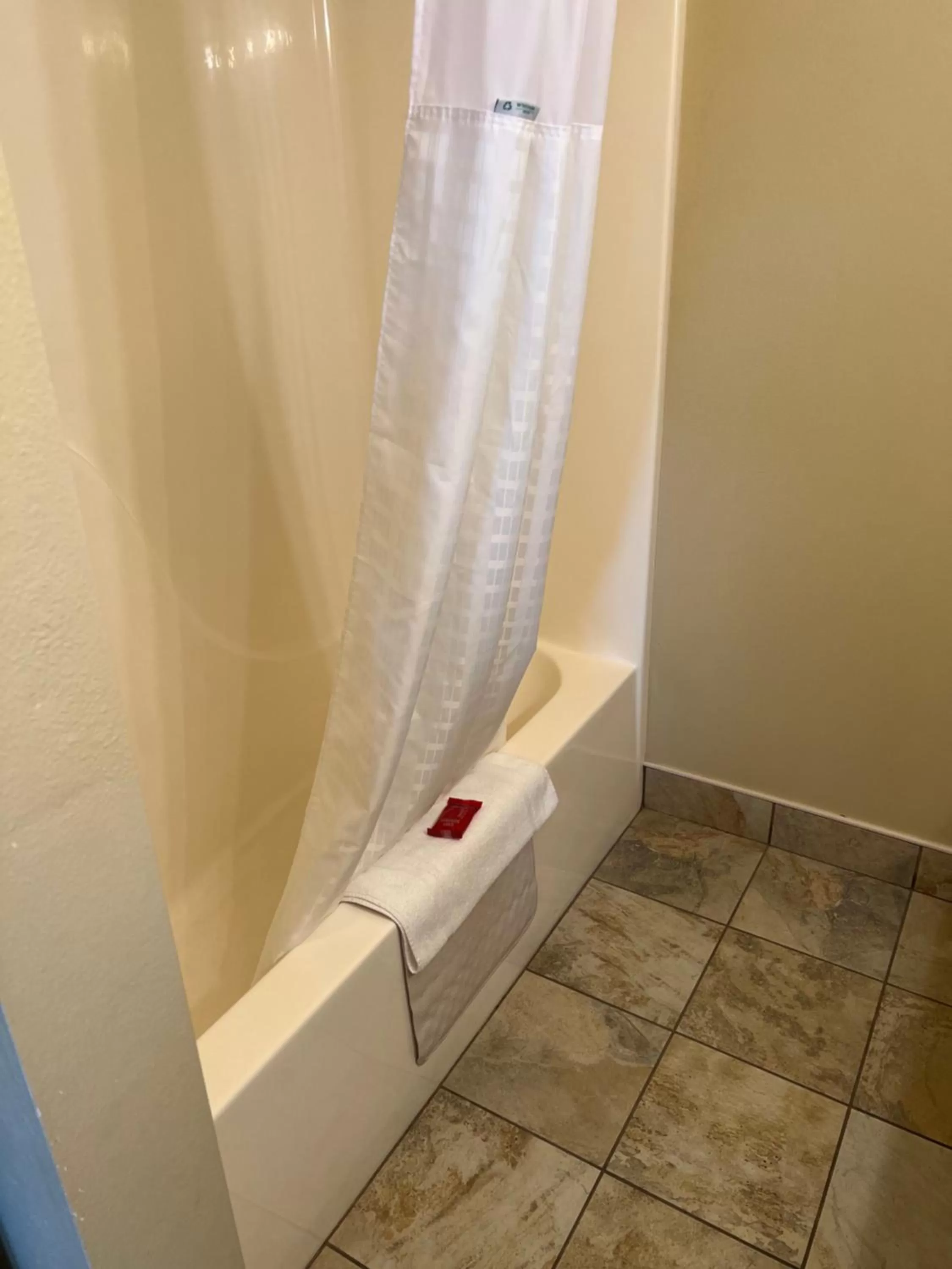 Standard King Bed in GuestHouse Montesano