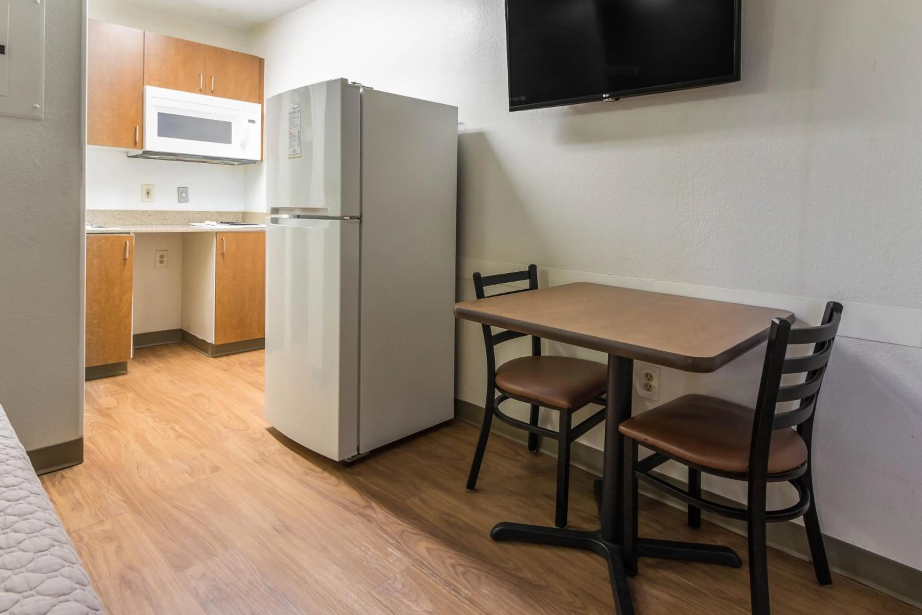 Studio Queen Room Disability Access Non-Smoking in HomeTowne Studios by Red Roof Houston - Northwest