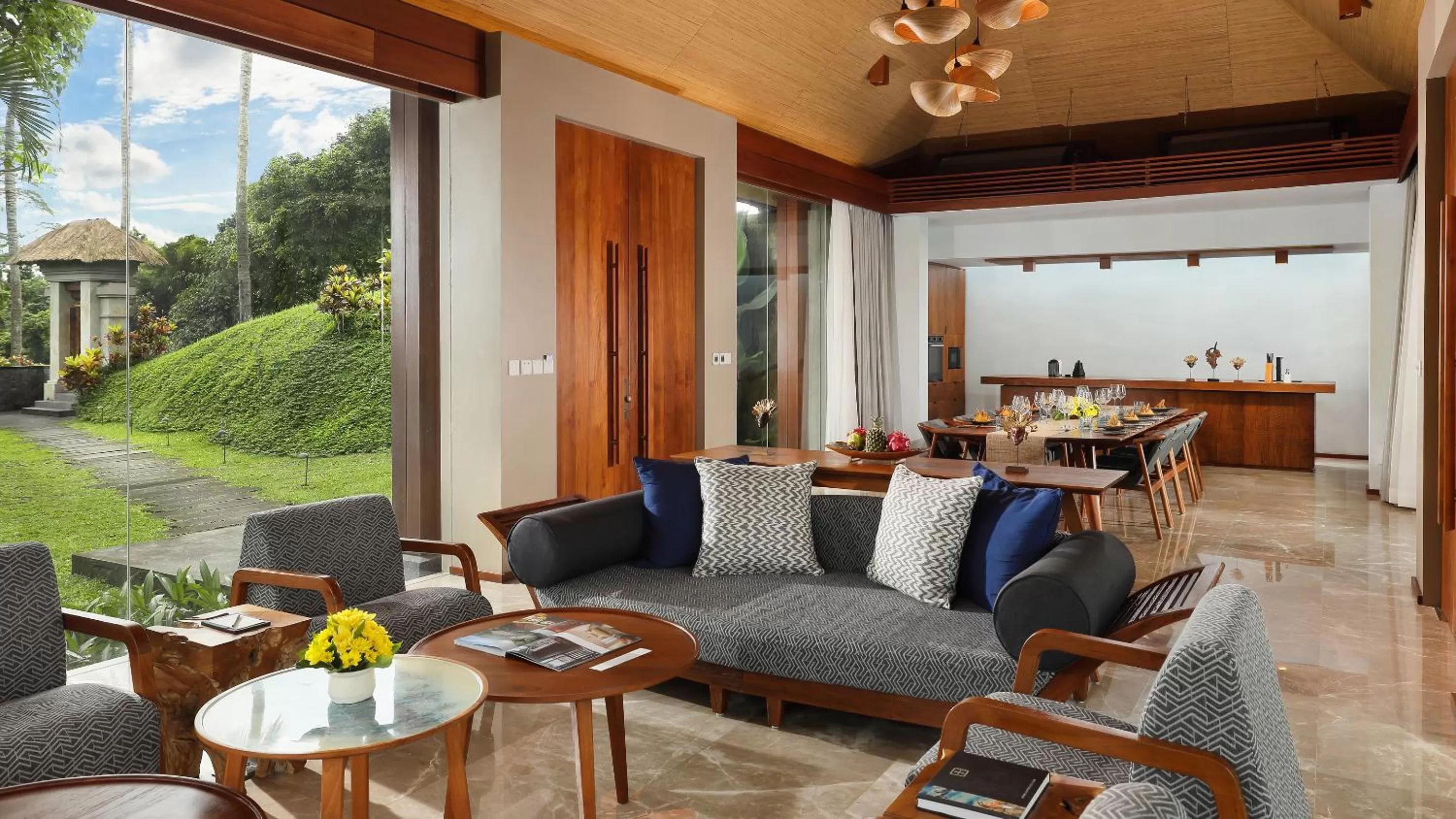 Living room in Maya Ubud Resort & Spa
