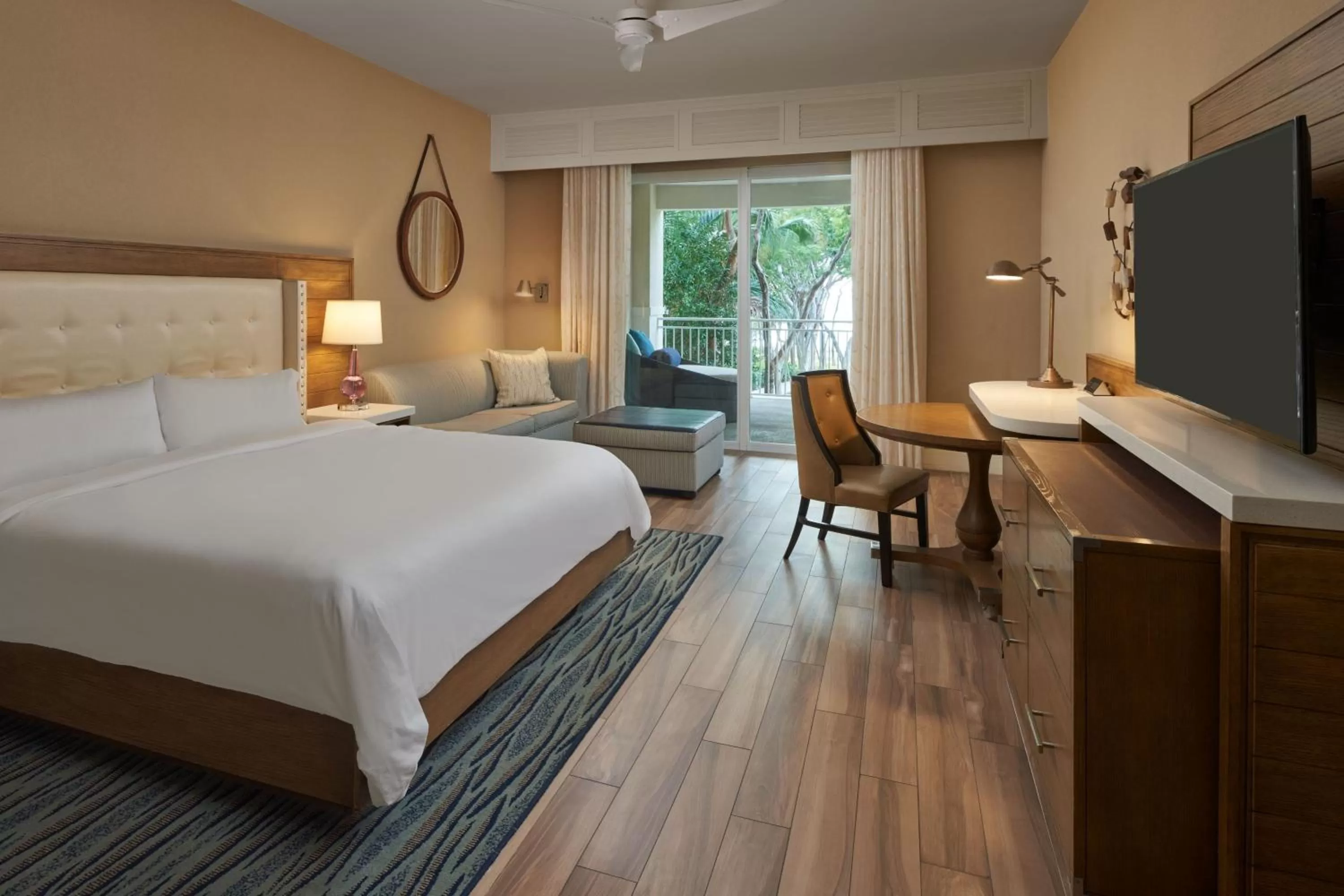 Partial Bay View, Guest room, 1 King, Balcony in Playa Largo Resort & Spa, Autograph Collection