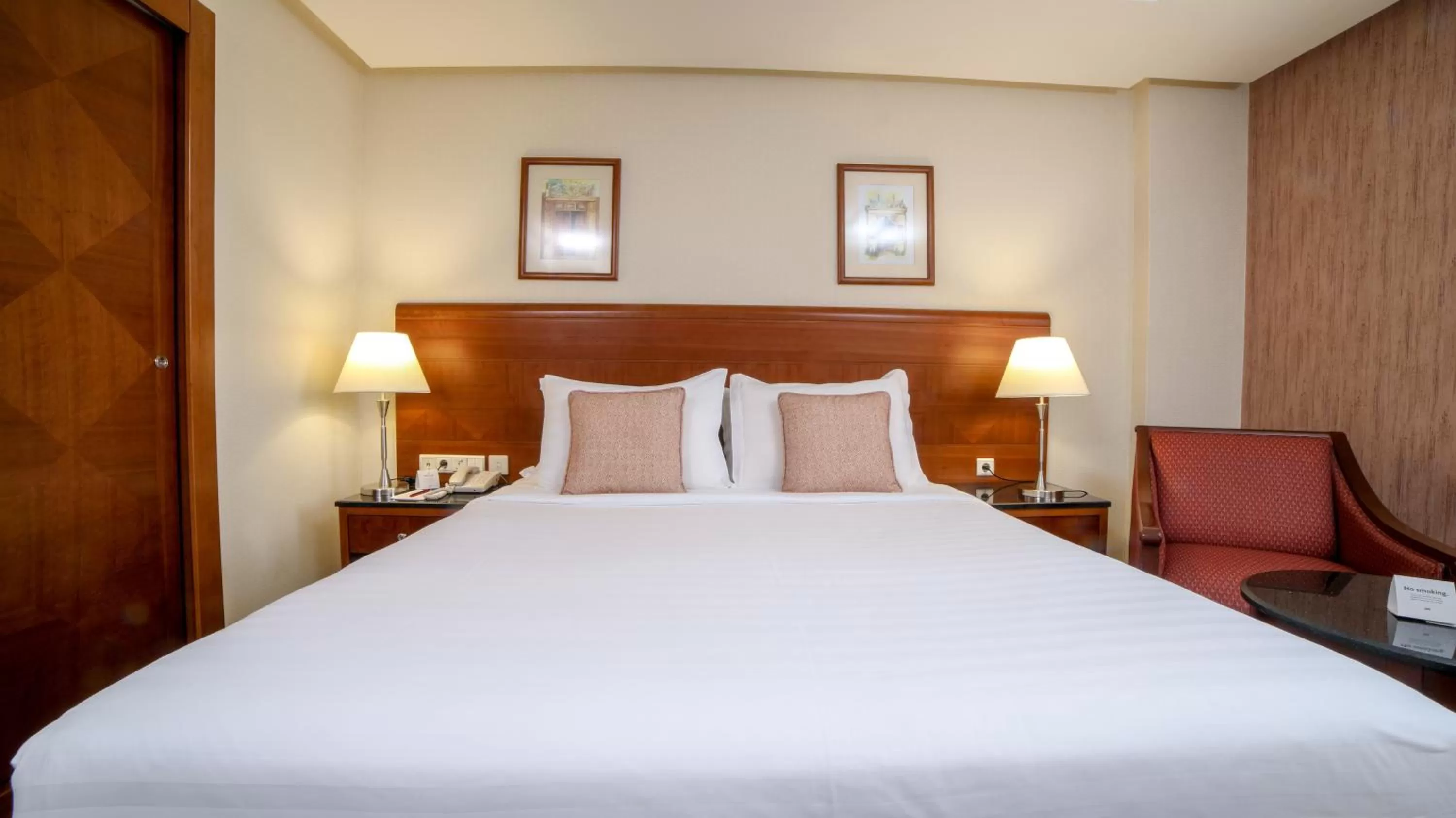 Bed in Crowne Plaza Riyadh Palace by IHG