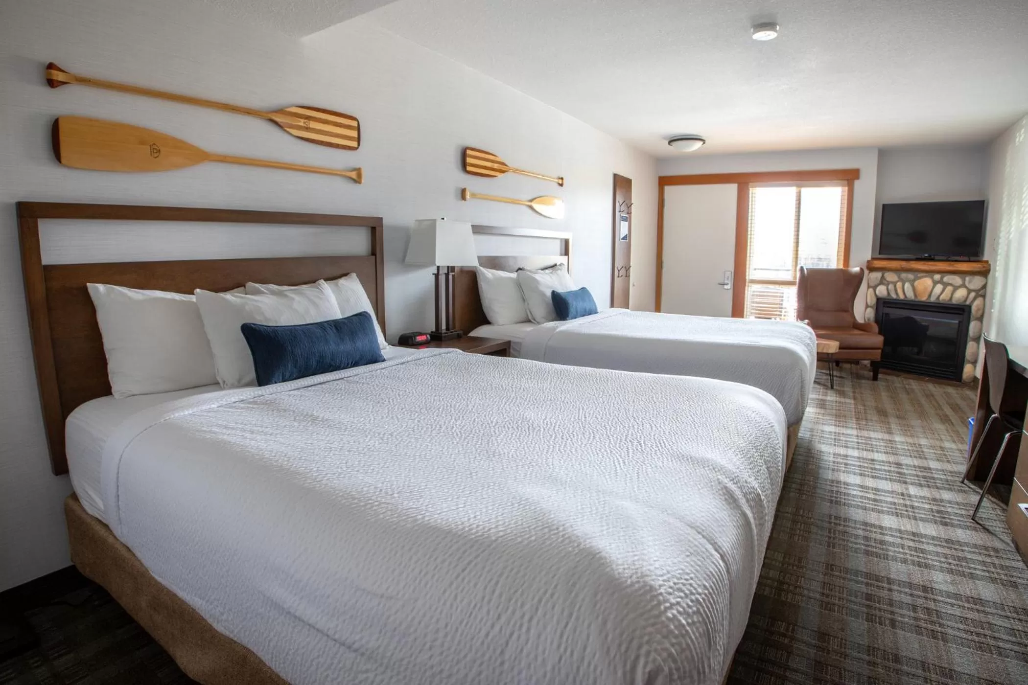 Cavell Room - Two Queen beds in Pyramid Lake Lodge