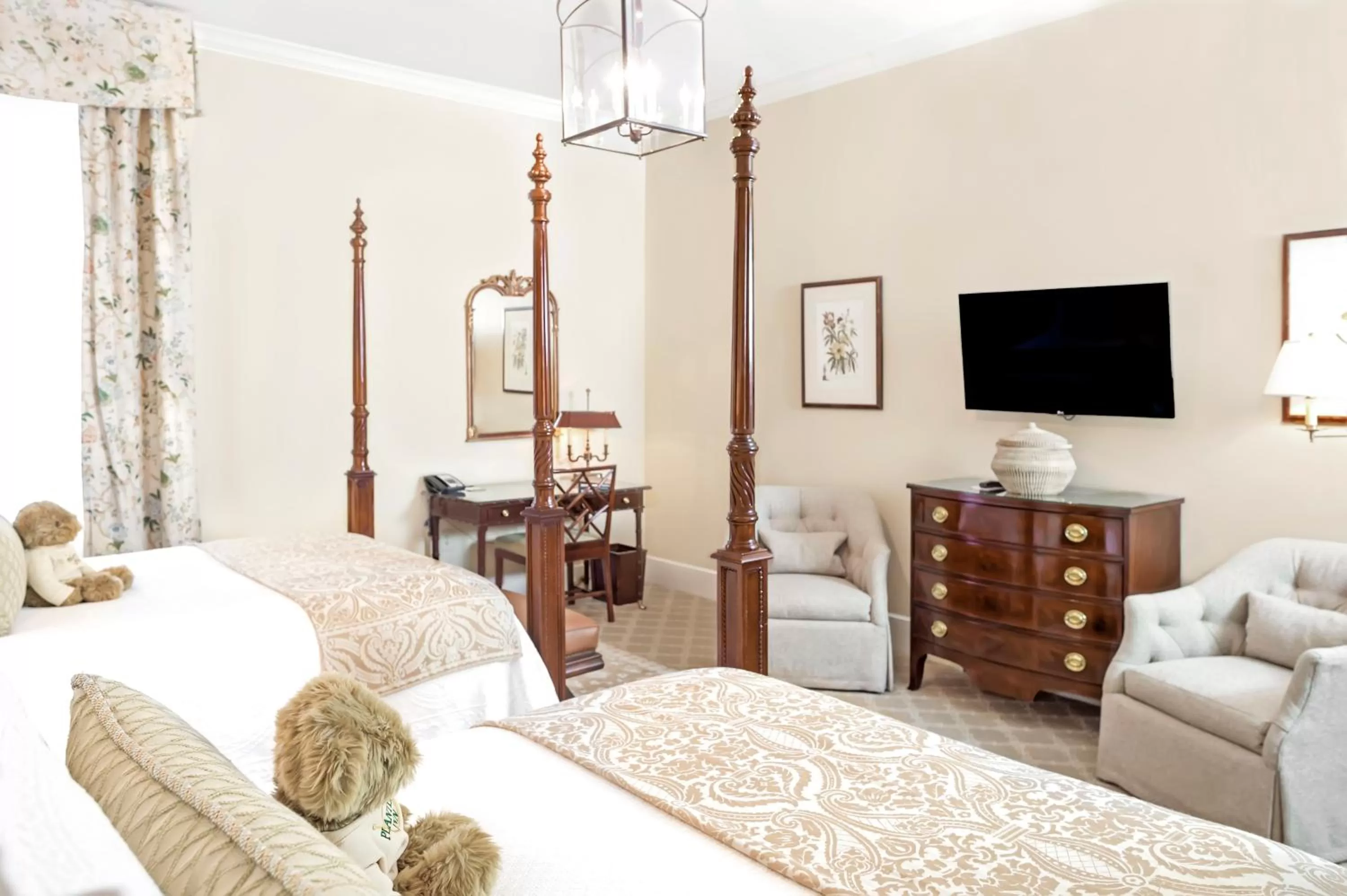 Deluxe Double Queen in Planters Inn - Charleston