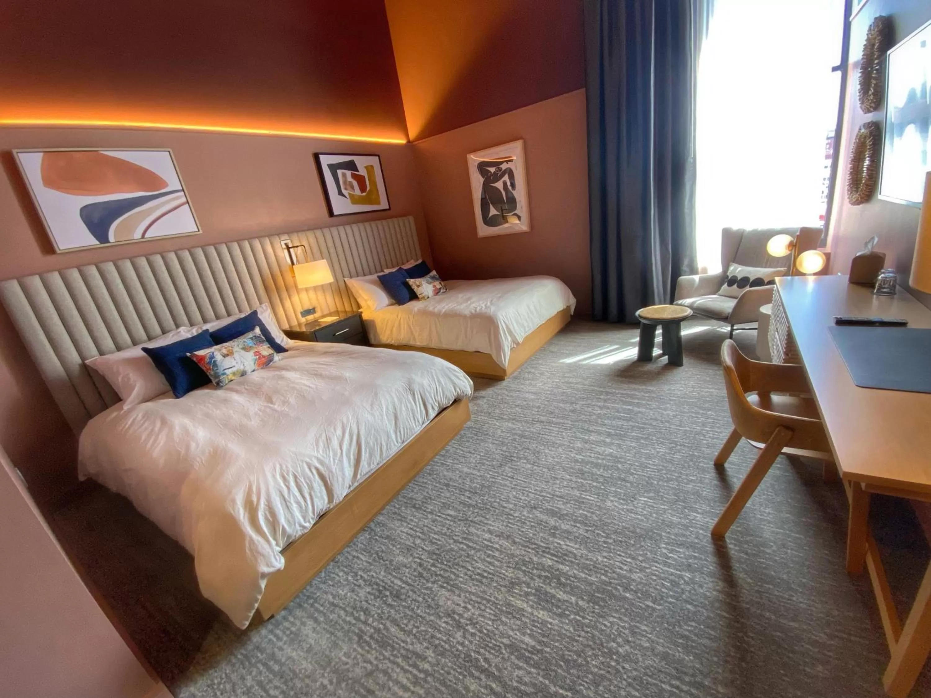 Deluxe Queen Suite in Kinn Guesthouse Downtown