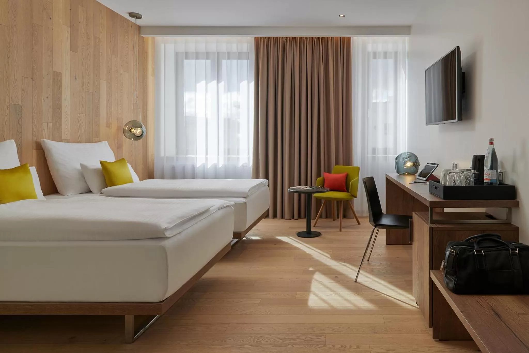 Photo of the whole room, Bed in Hotel Passage