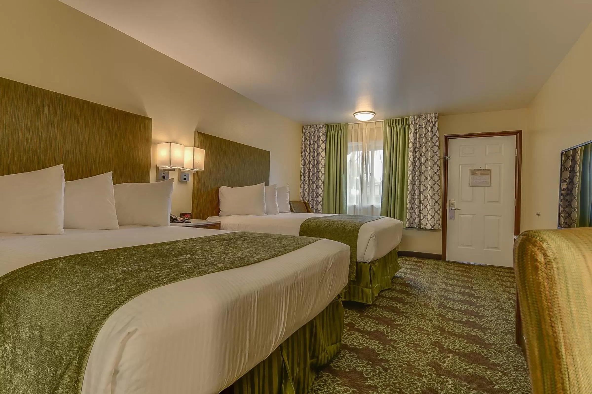 Queen Room with Two Queen Beds - Non-Smoking in Vagabond Inn Bishop