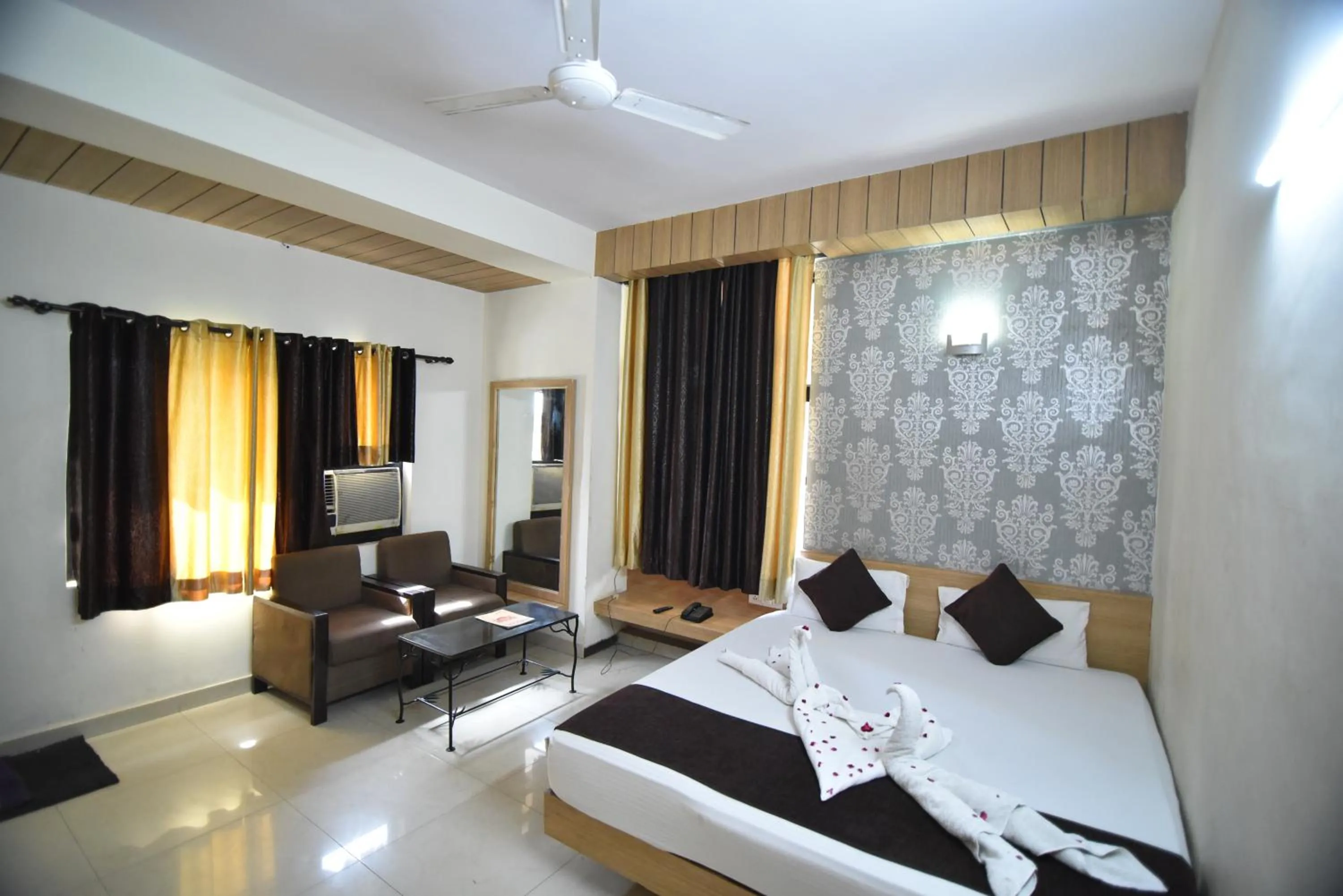 Deluxe King Room in Hotel Vaishnavi