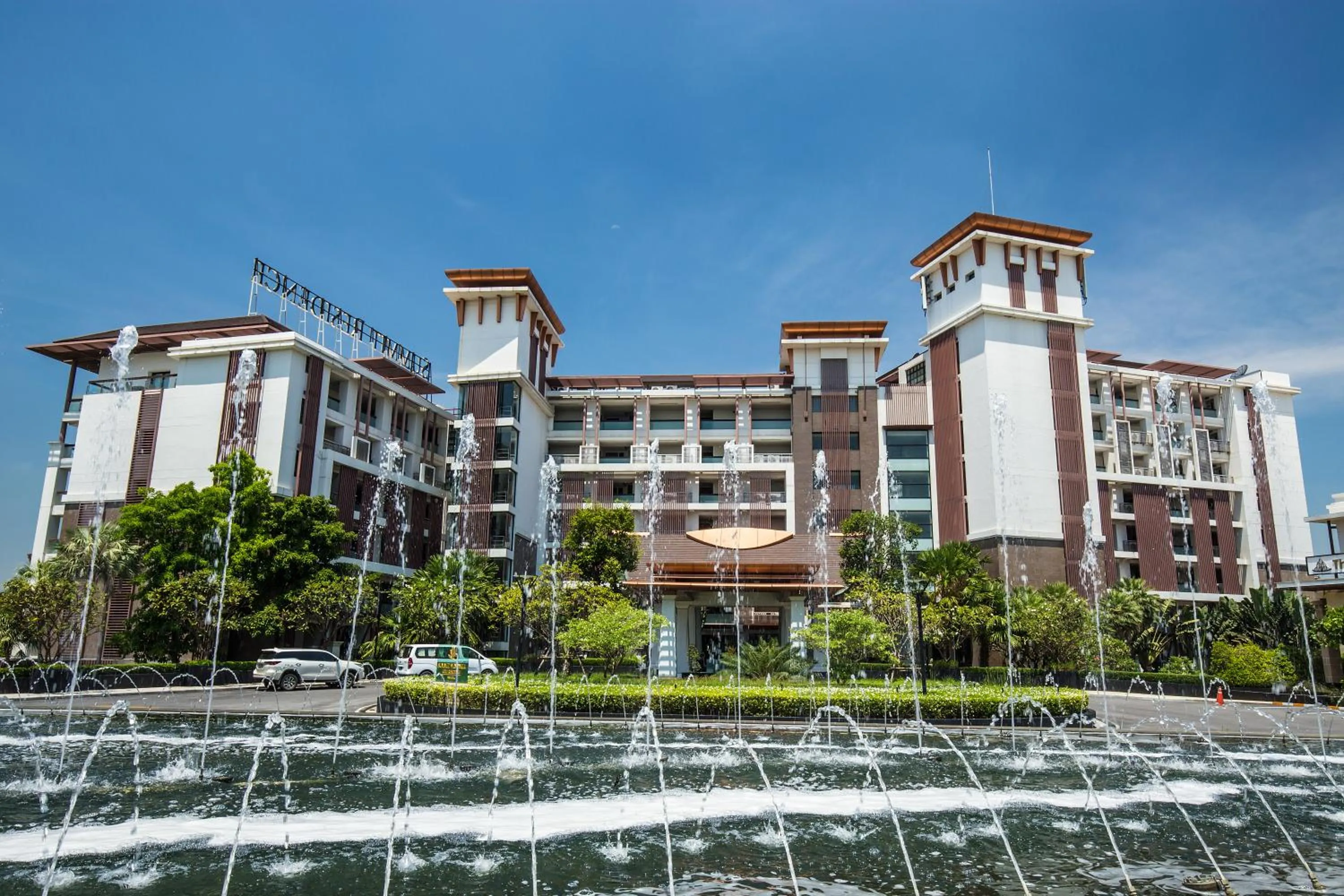 Facade/entrance in Summit Windmill Golf Suite Hotel at Suvarnabhumi