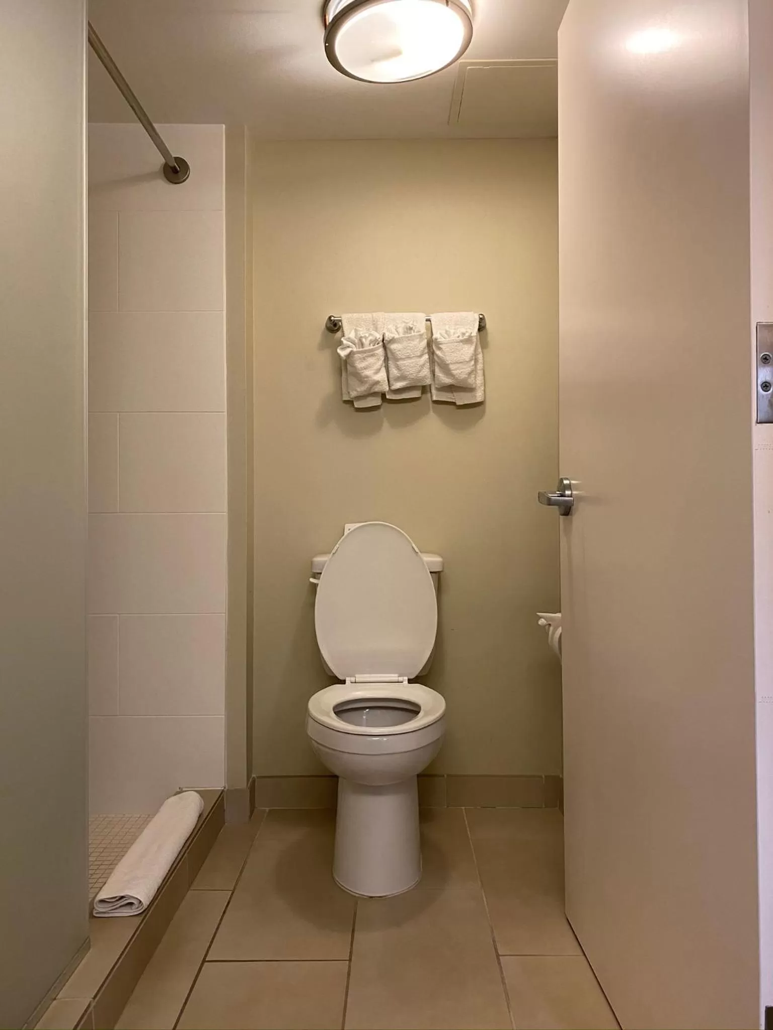 King Room - Smoking  in Clarion Inn Atlantic City - Beach and Boardwalk