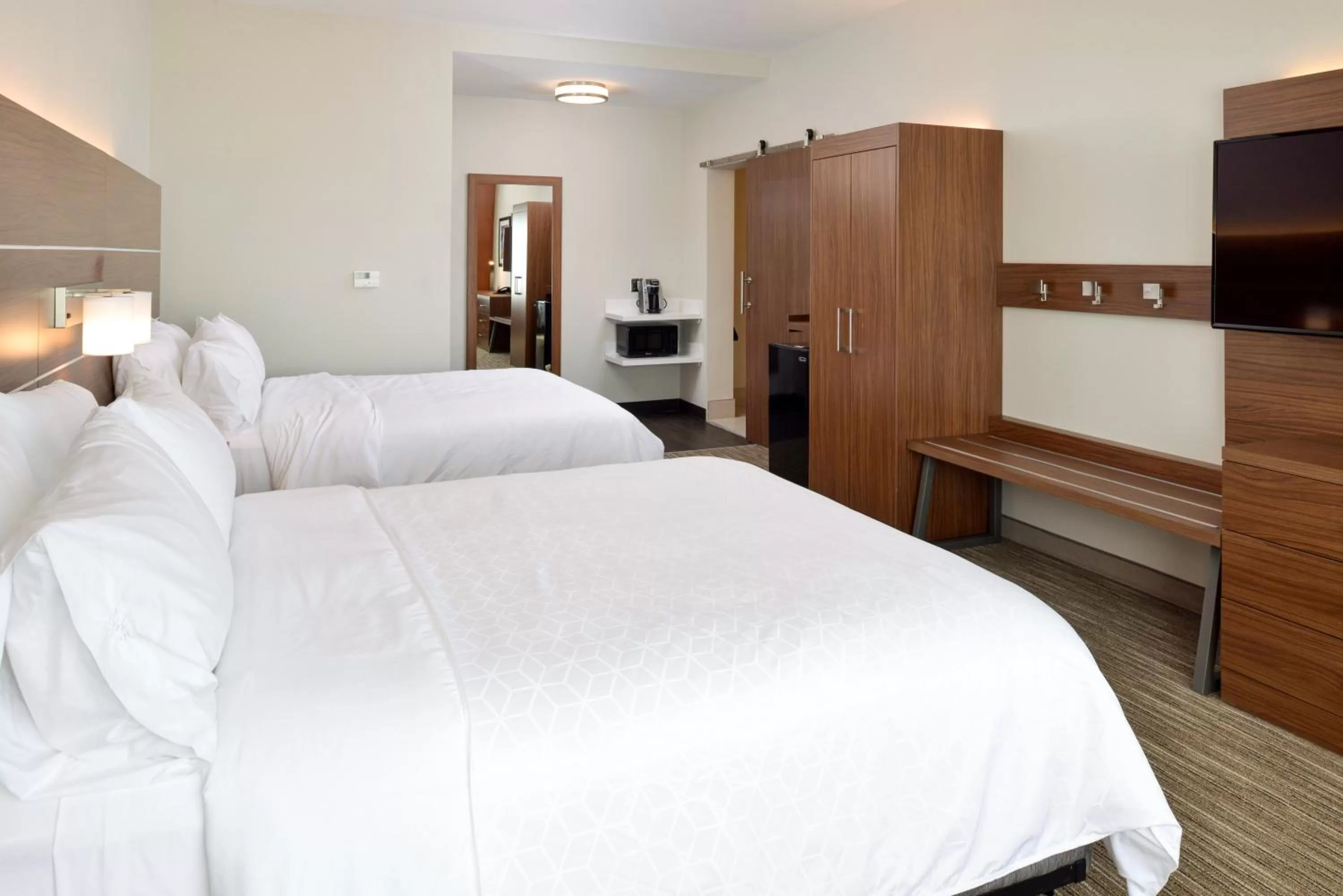 Queen Room - Disability Access in Holiday Inn Express & Suites - Elko by IHG