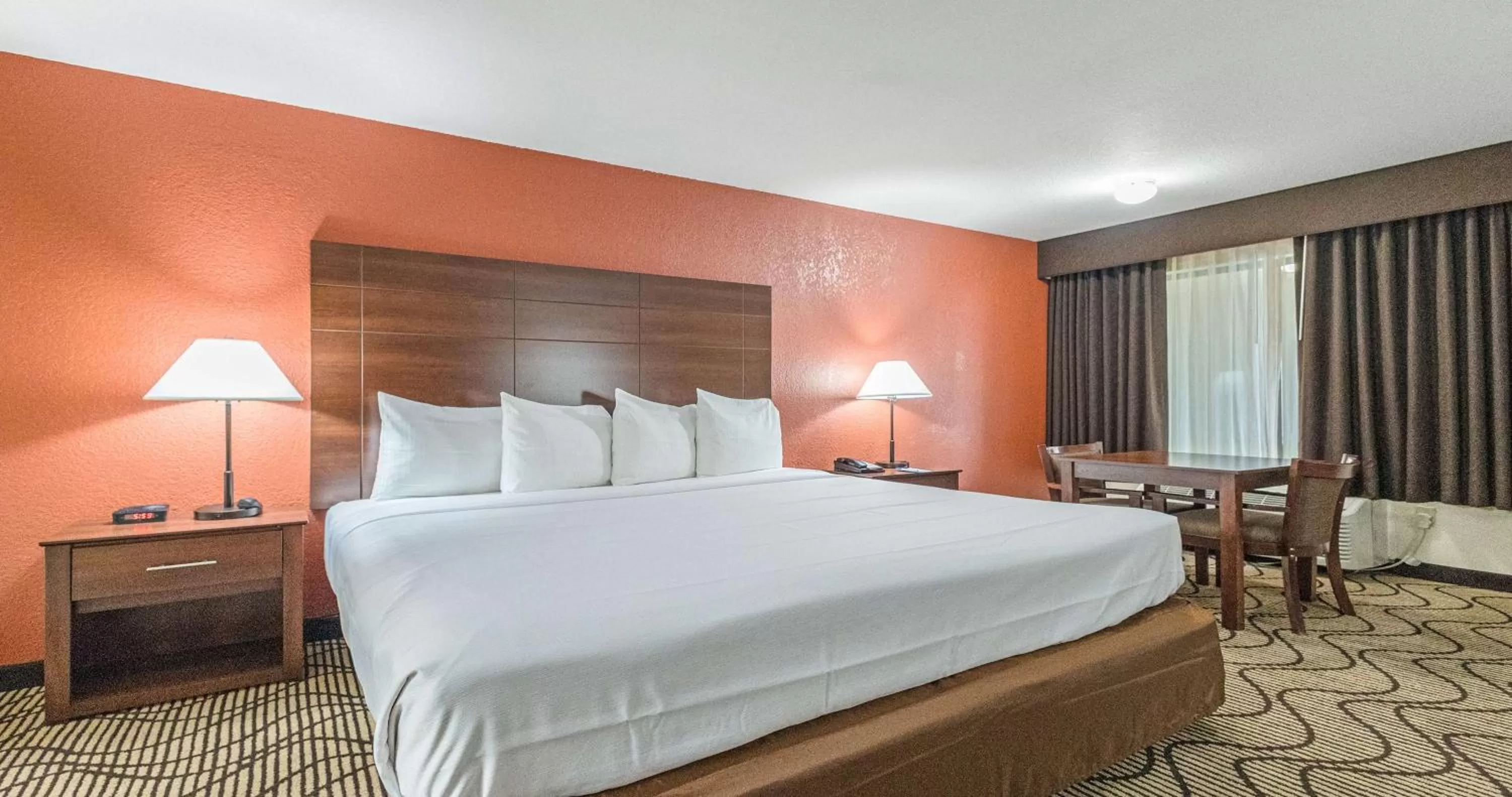 Queen Room in Best Western Roseville Inn