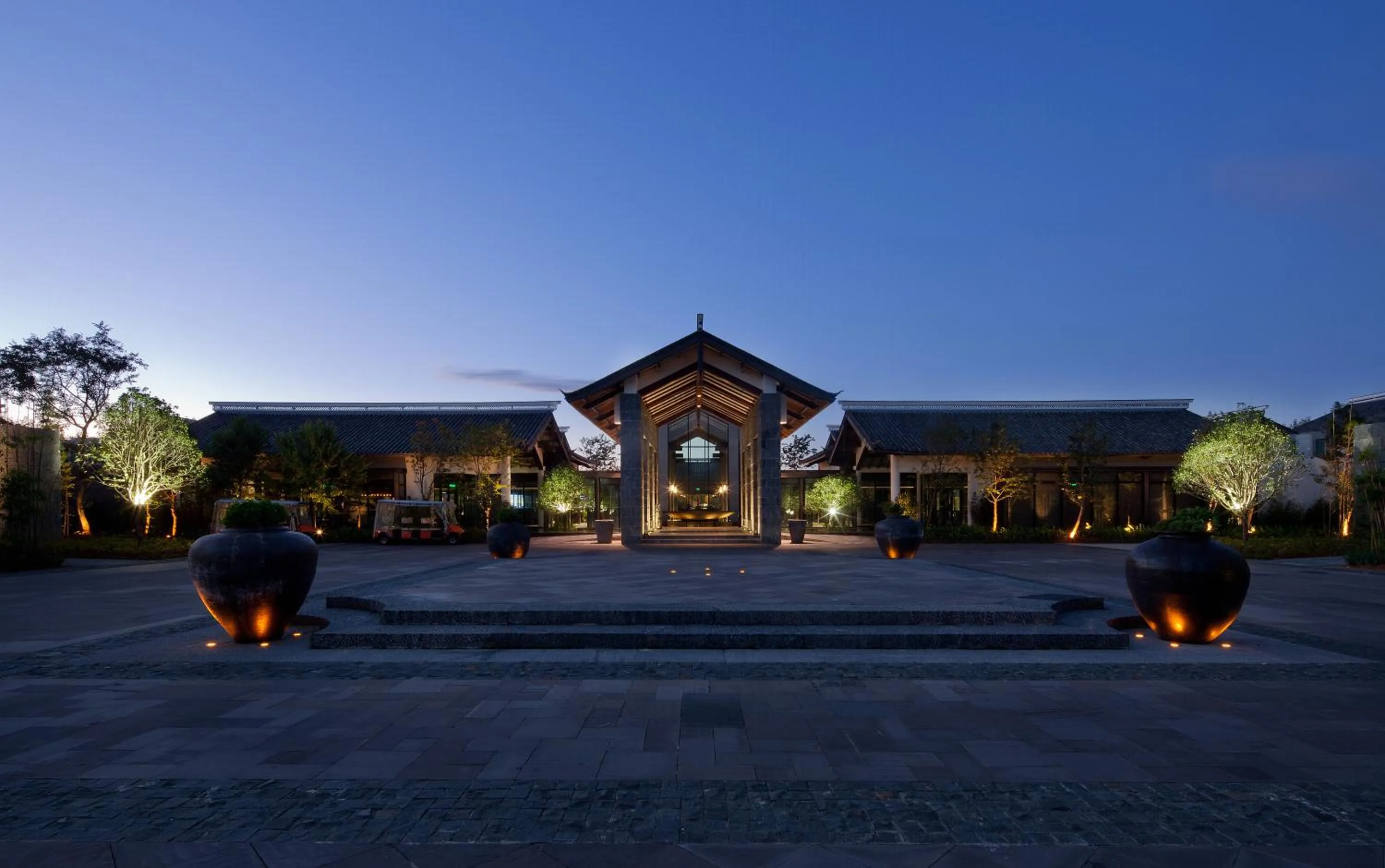 Facade/entrance in Pullman Lijiang Resort & Spa