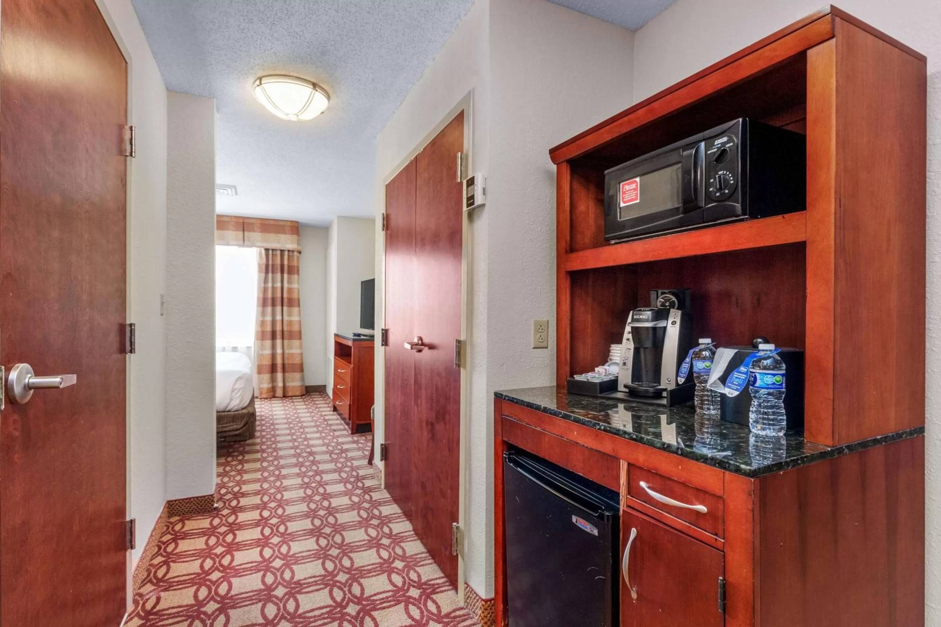 Queen Room with Two Queen Beds - Mobility and Hearing Access/Non-Smoking in Hilton Garden Inn Starkville