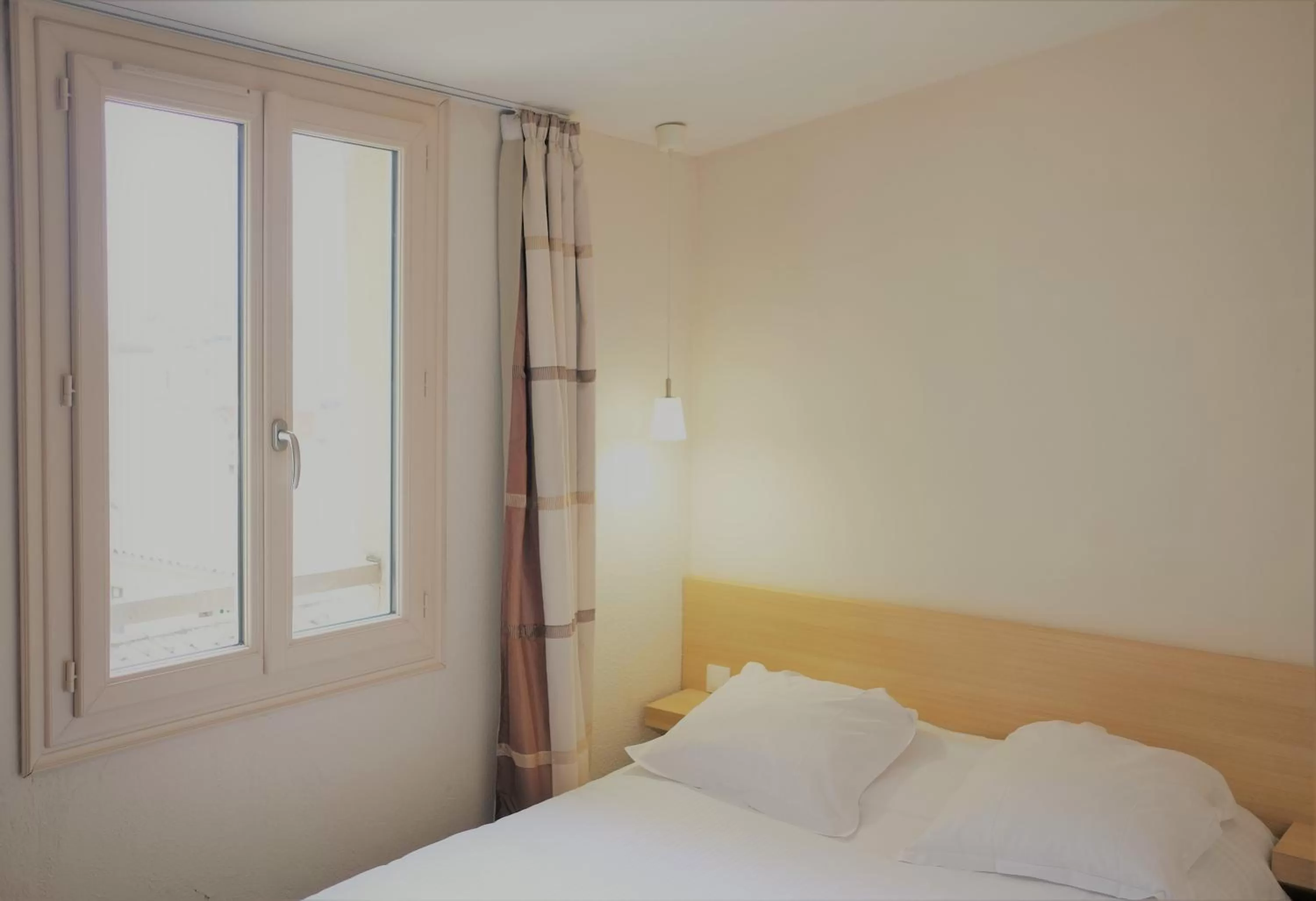 Two Adjacent Double Rooms  in Hotel Gambetta