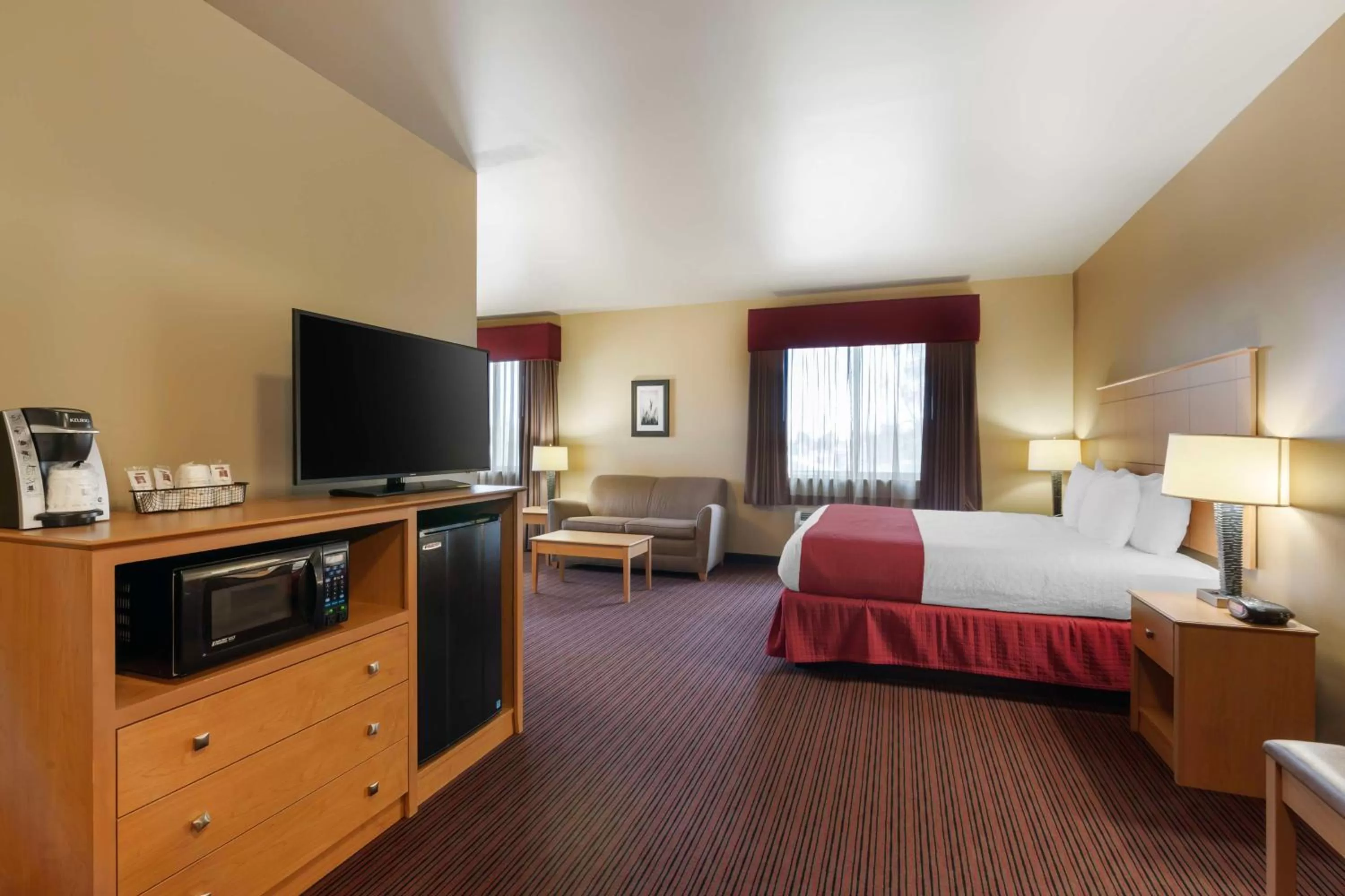 King Suite - Non-Smoking in Best Western Golden Prairie Inn and Suites