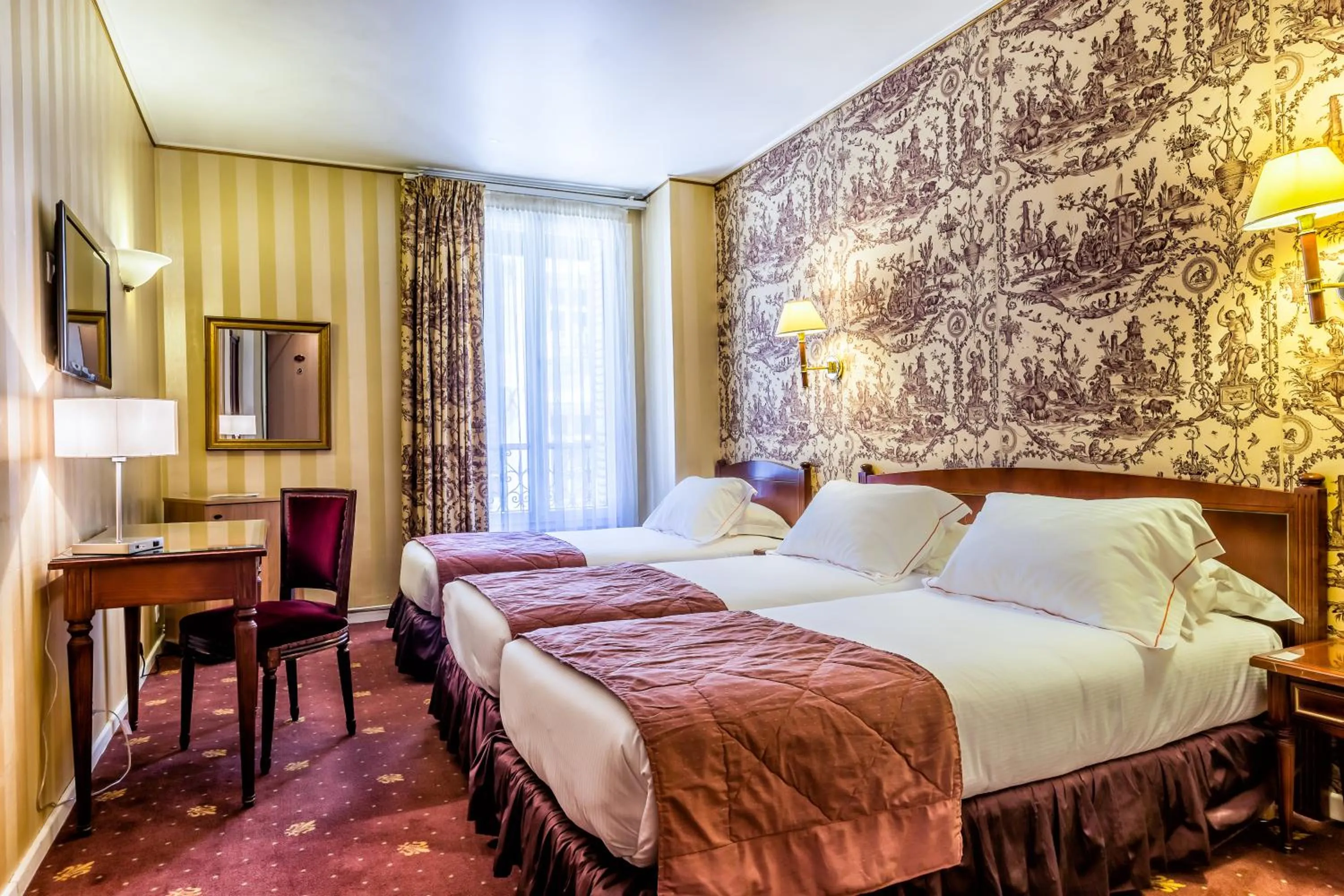 Triple Room in Hotel Regence Paris
