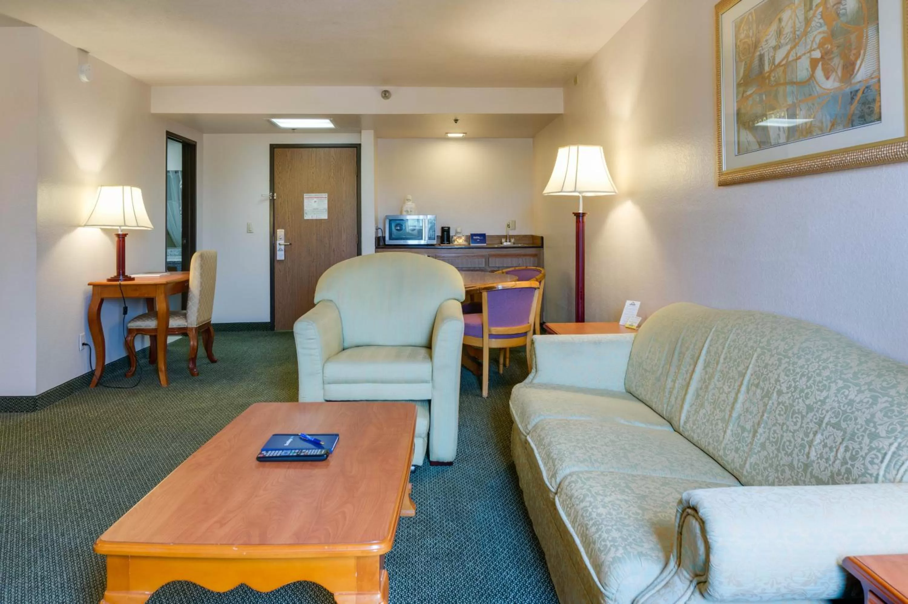 King Studio Suite, Smoking in Days Inn & Suites by Wyndham Fullerton