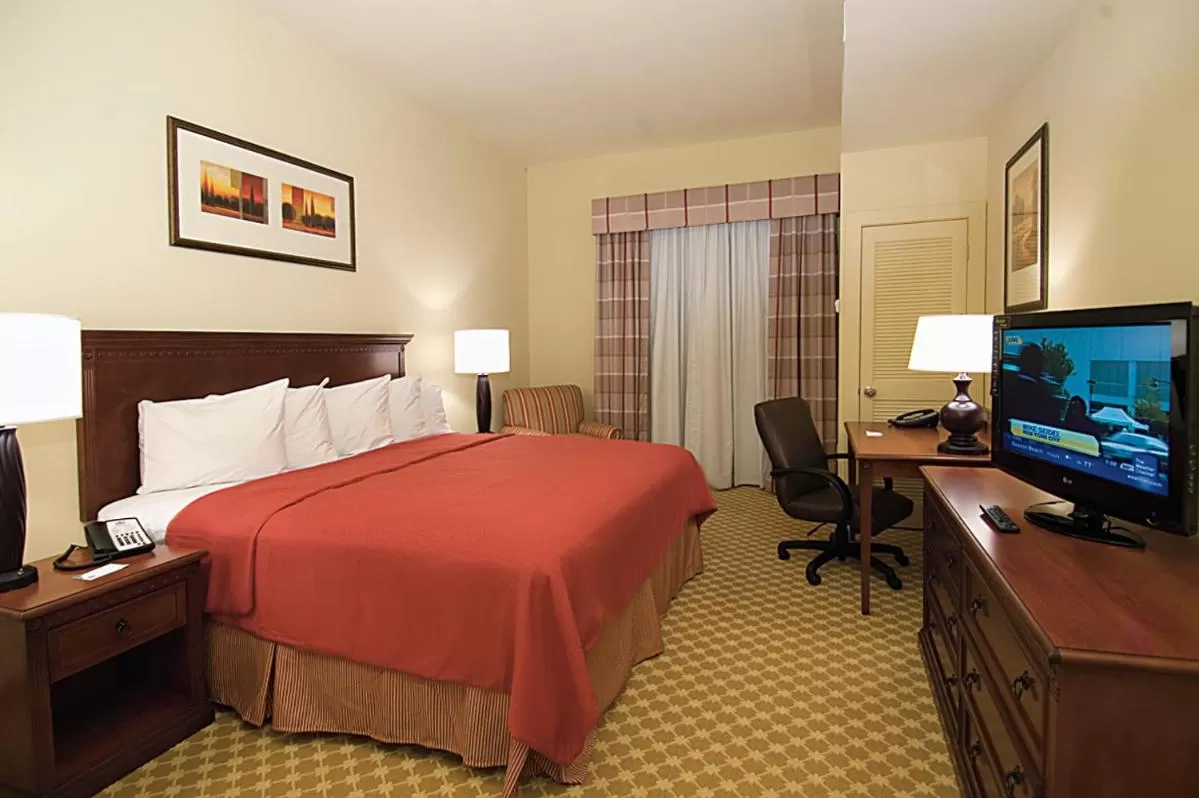 King Room - Non-Smoking in Country Inn & Suites by Radisson, Crestview, FL